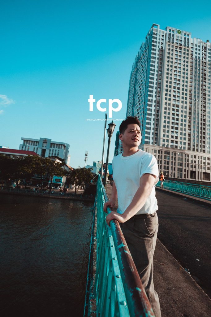 Tám Cuộn Phim - Sắc thái đô thị dưới ánh hoàng hôn