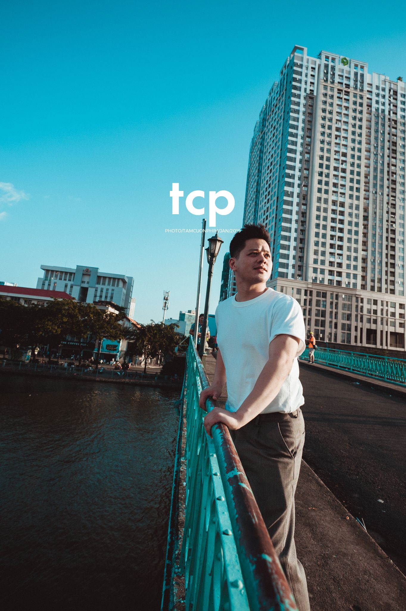 Tám Cuộn Phim - Sắc thái đô thị dưới ánh hoàng hôn