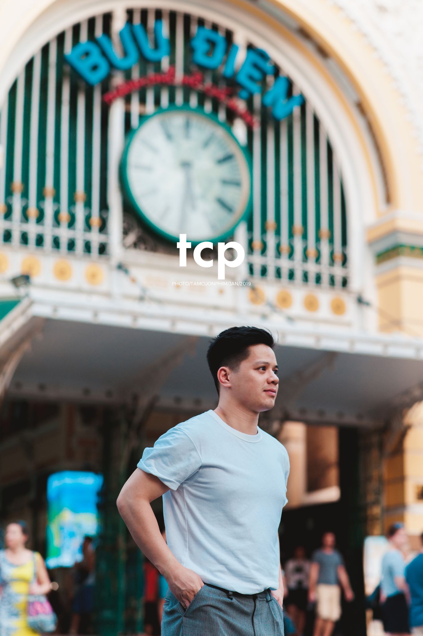 Tám Cuộn Phim - Sắc thái đô thị dưới ánh hoàng hôn