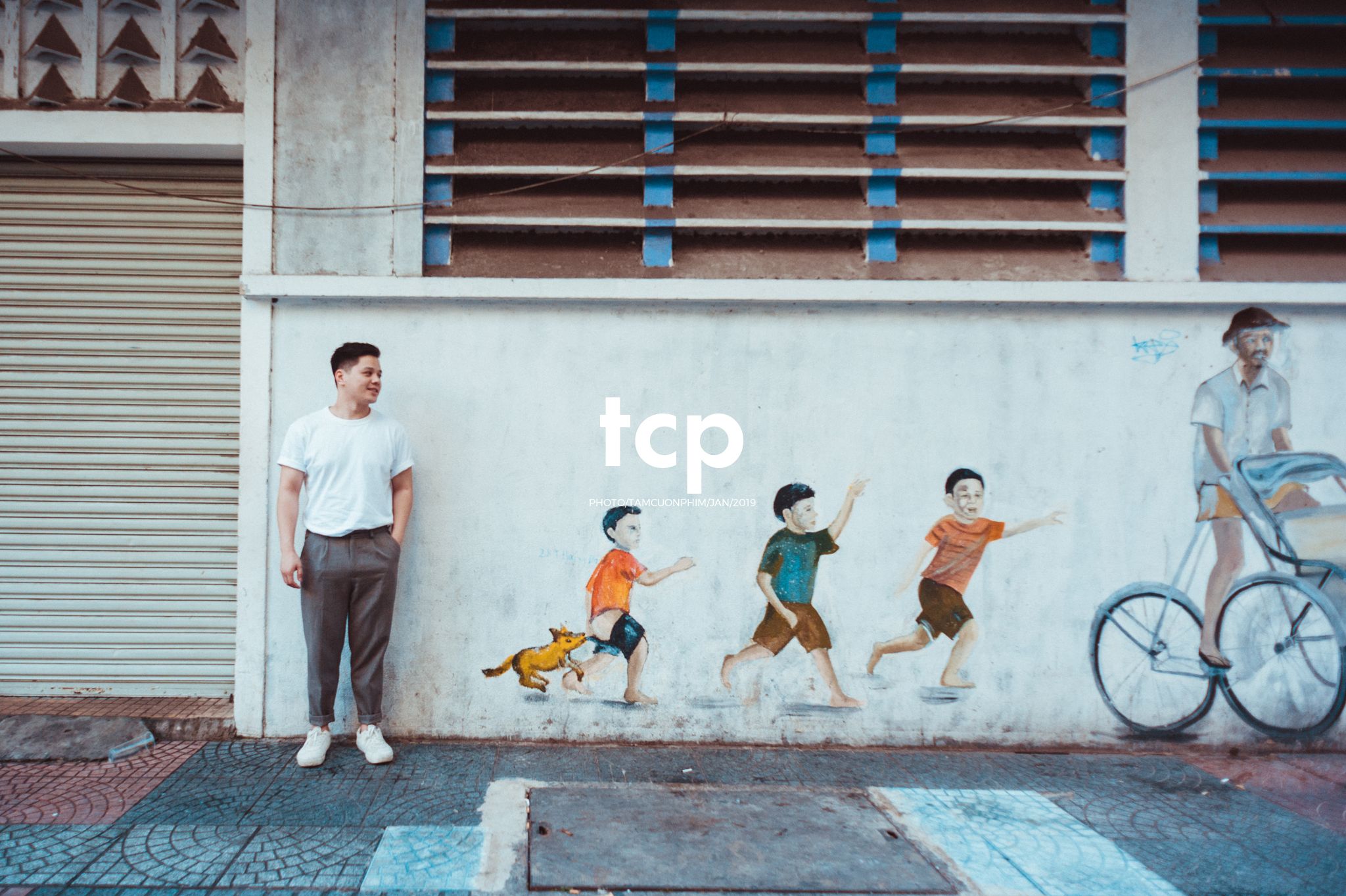 Tám Cuộn Phim - Sắc thái đô thị dưới ánh hoàng hôn