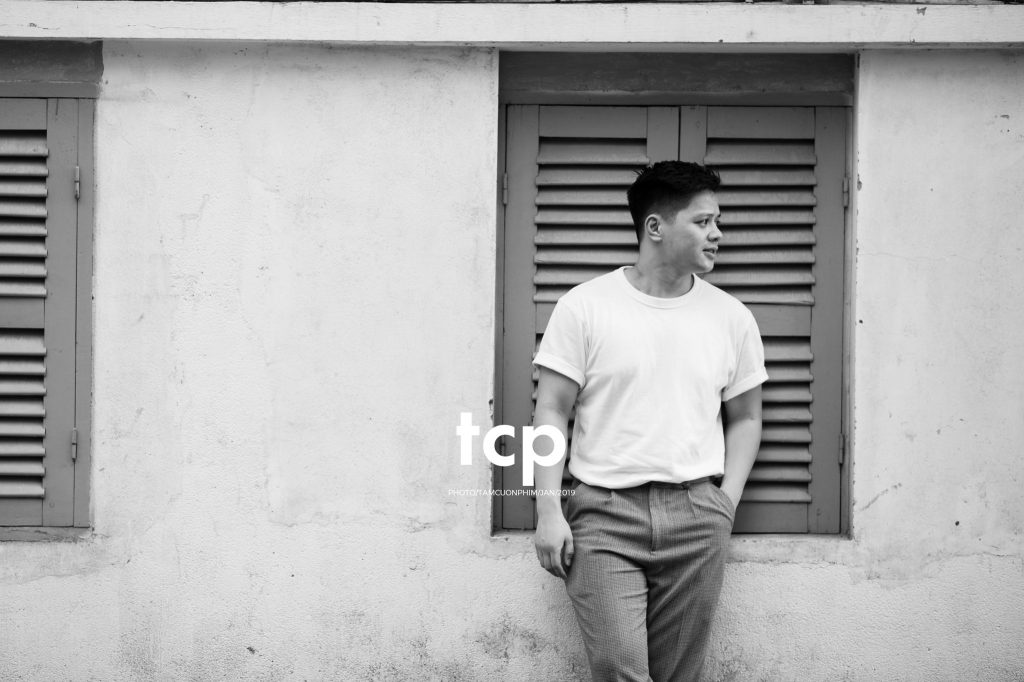 Tám Cuộn Phim - Sắc thái đô thị dưới ánh hoàng hôn