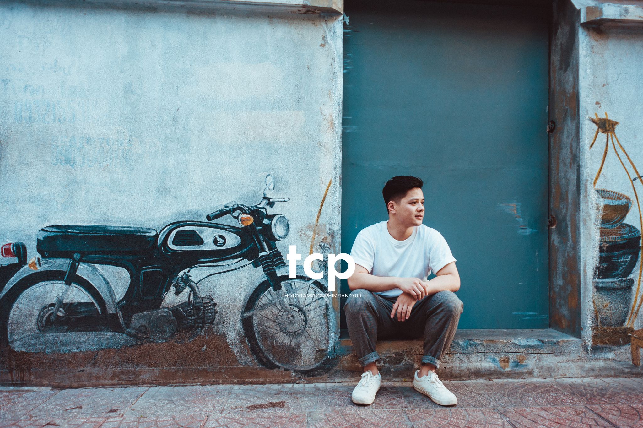 Tám Cuộn Phim - Sắc thái đô thị dưới ánh hoàng hôn