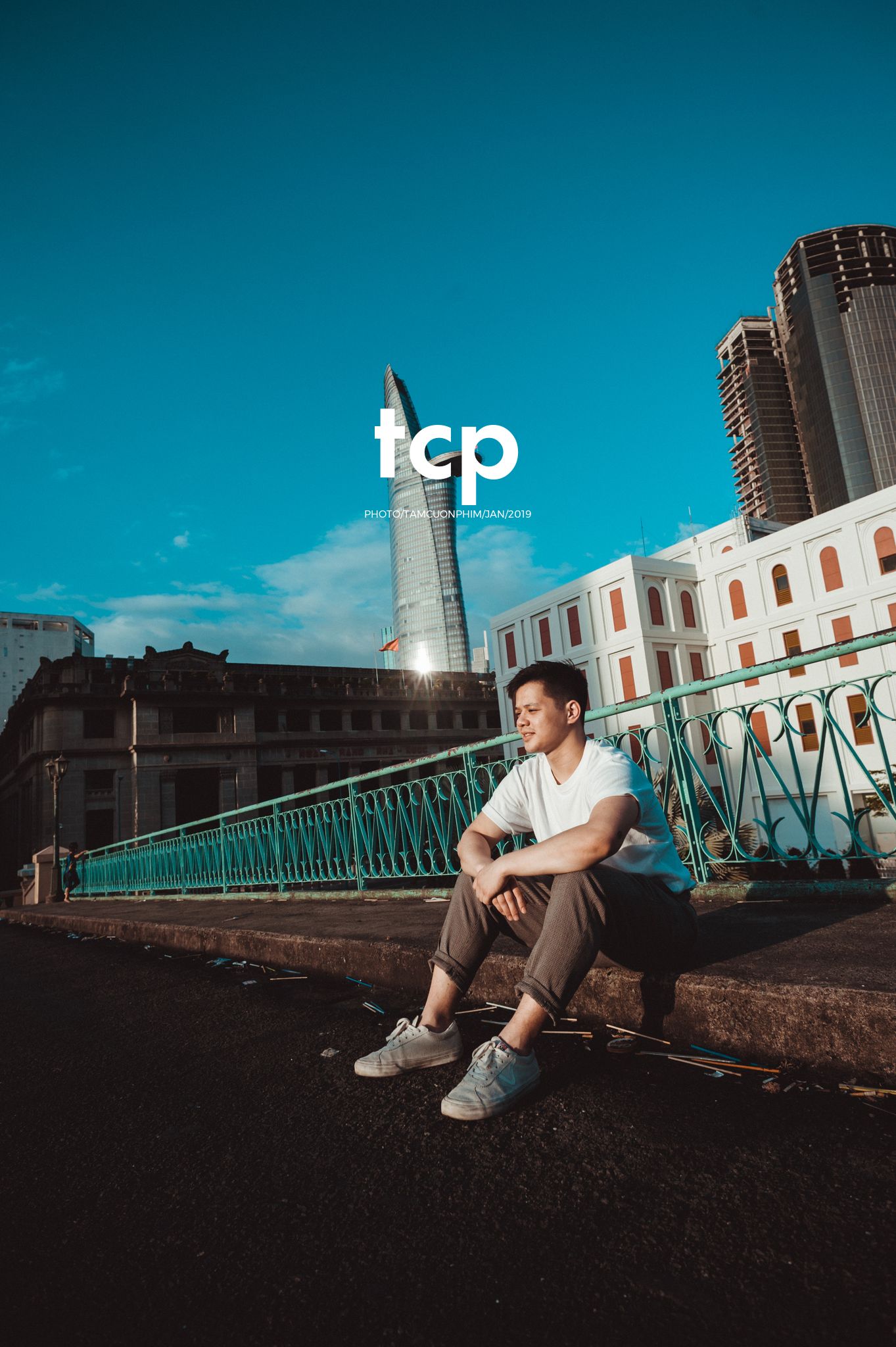 Tám Cuộn Phim - Sắc thái đô thị dưới ánh hoàng hôn