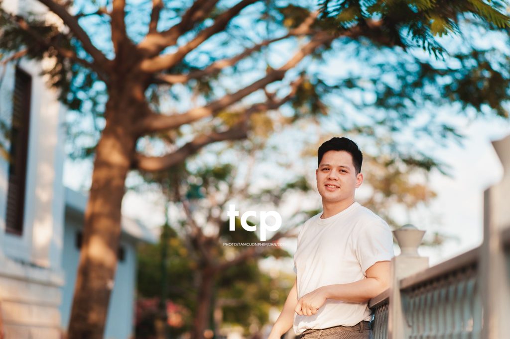 Tám Cuộn Phim - Sắc thái đô thị dưới ánh hoàng hôn