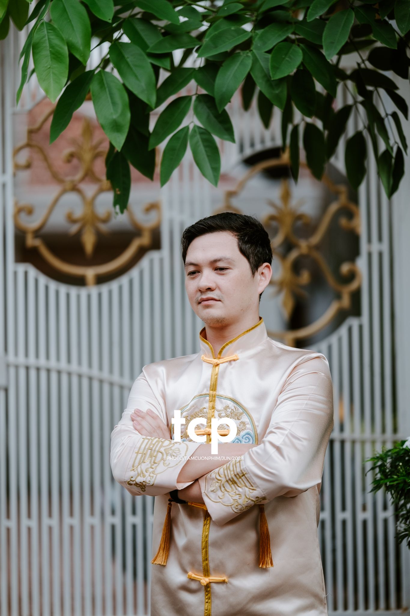 Tám Cuộn Phim - Khi tình yêu vượt biên giới khoác lên mình bộ hỷ phục cực phẩm