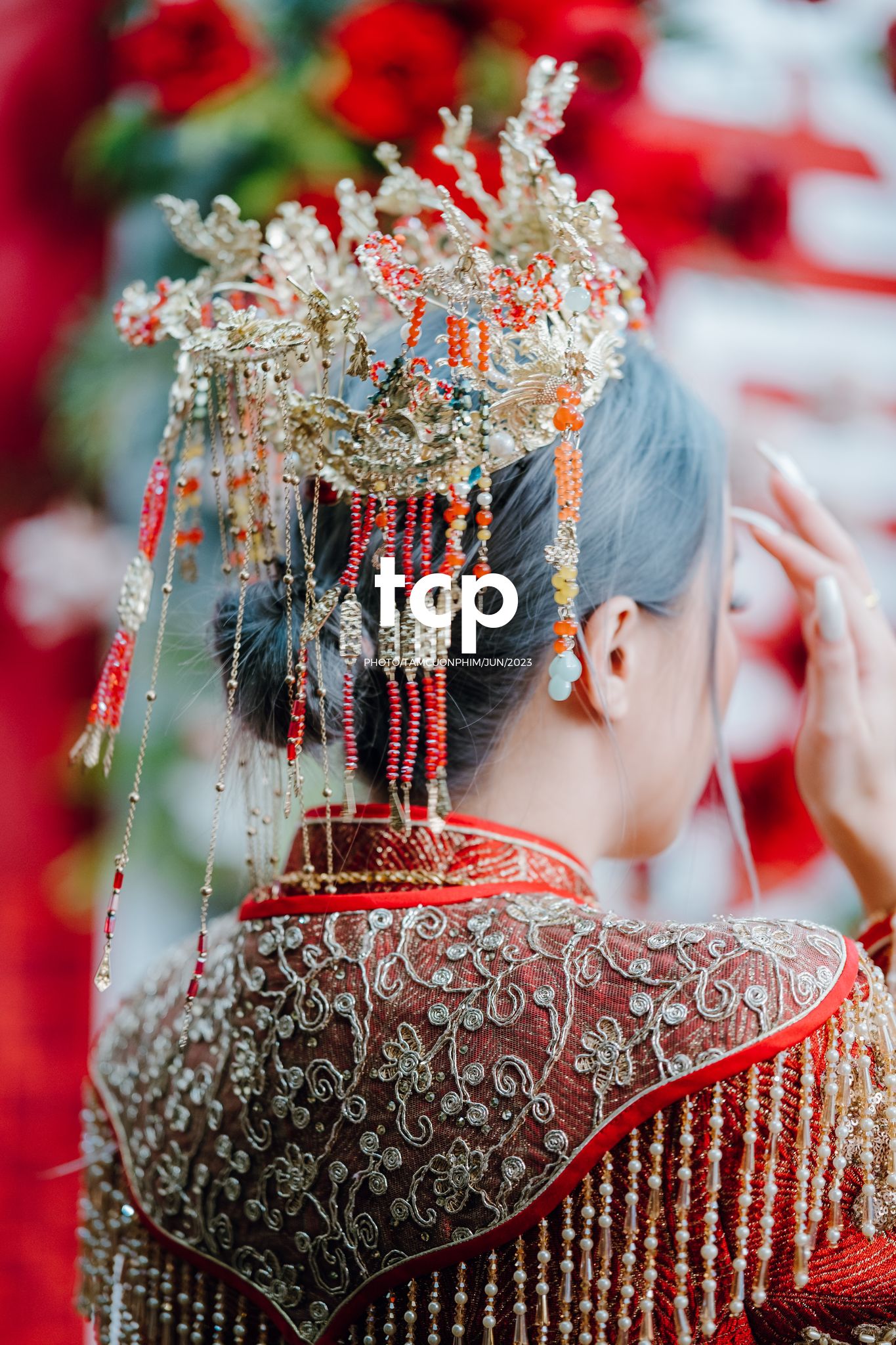 Tám Cuộn Phim - Khi tình yêu vượt biên giới khoác lên mình bộ hỷ phục cực phẩm