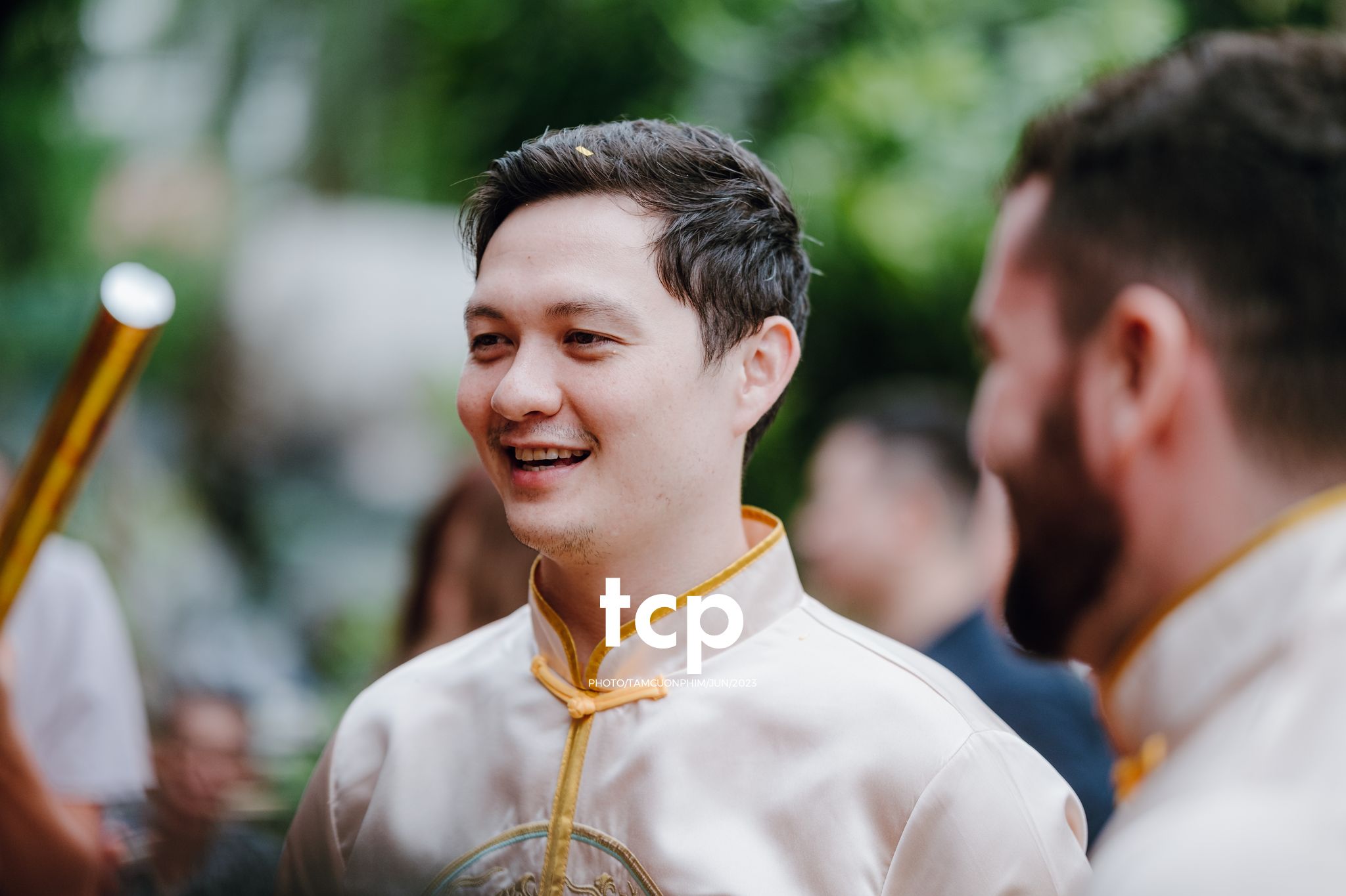 Tám Cuộn Phim - Khi tình yêu vượt biên giới khoác lên mình bộ hỷ phục cực phẩm