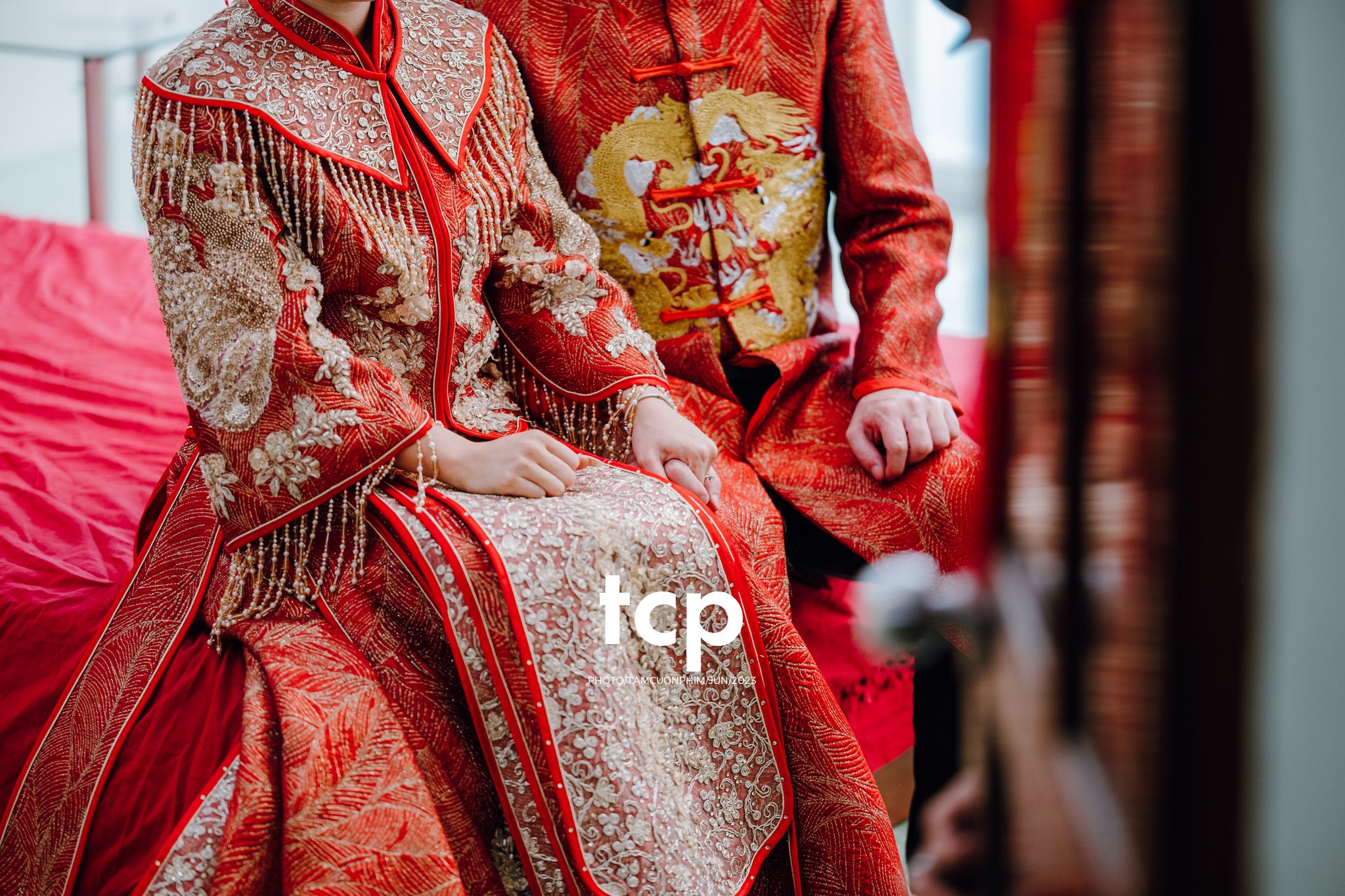 Tám Cuộn Phim - Khi tình yêu vượt biên giới khoác lên mình bộ hỷ phục cực phẩm