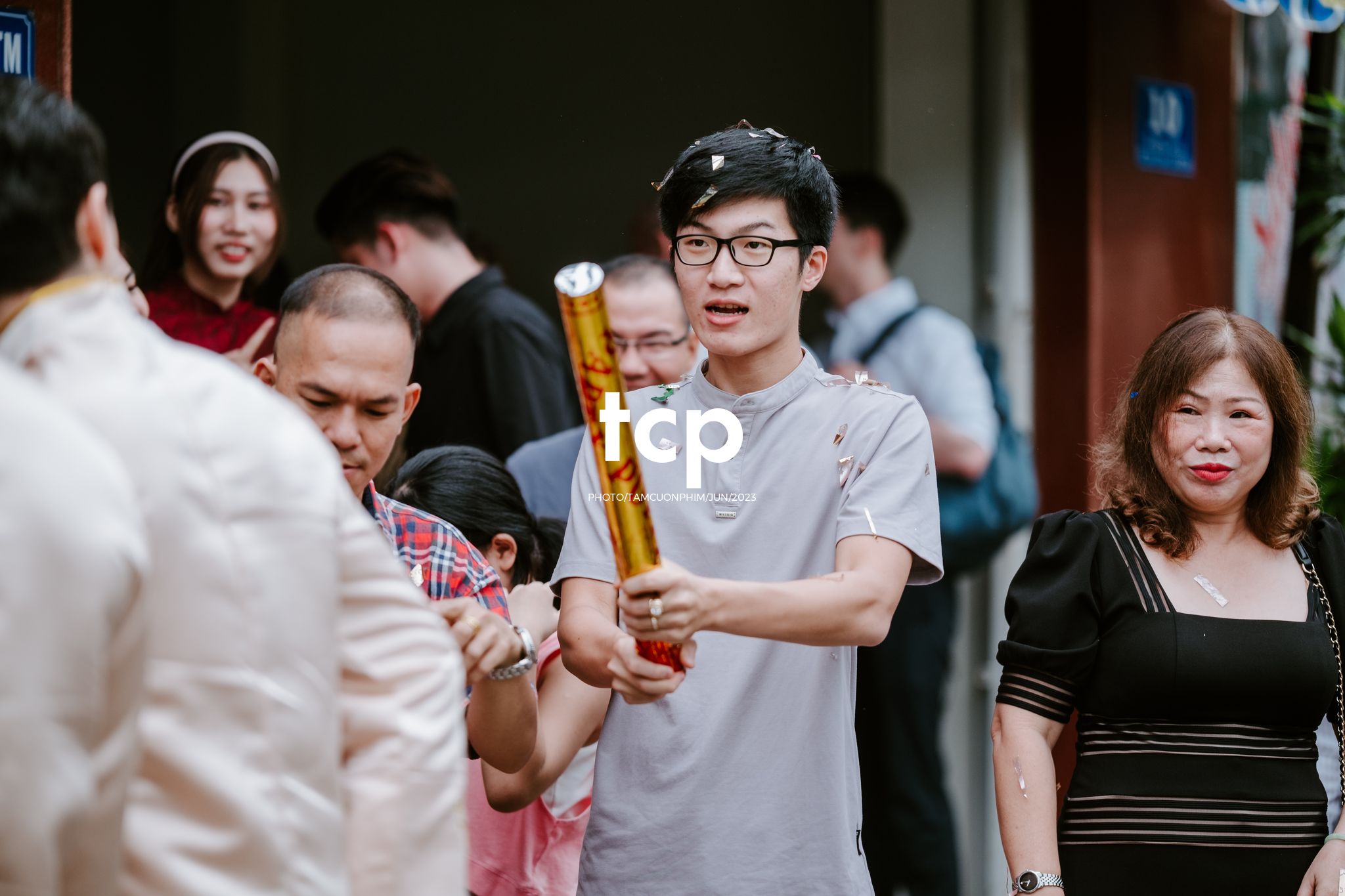 Tám Cuộn Phim - Khi tình yêu vượt biên giới khoác lên mình bộ hỷ phục cực phẩm