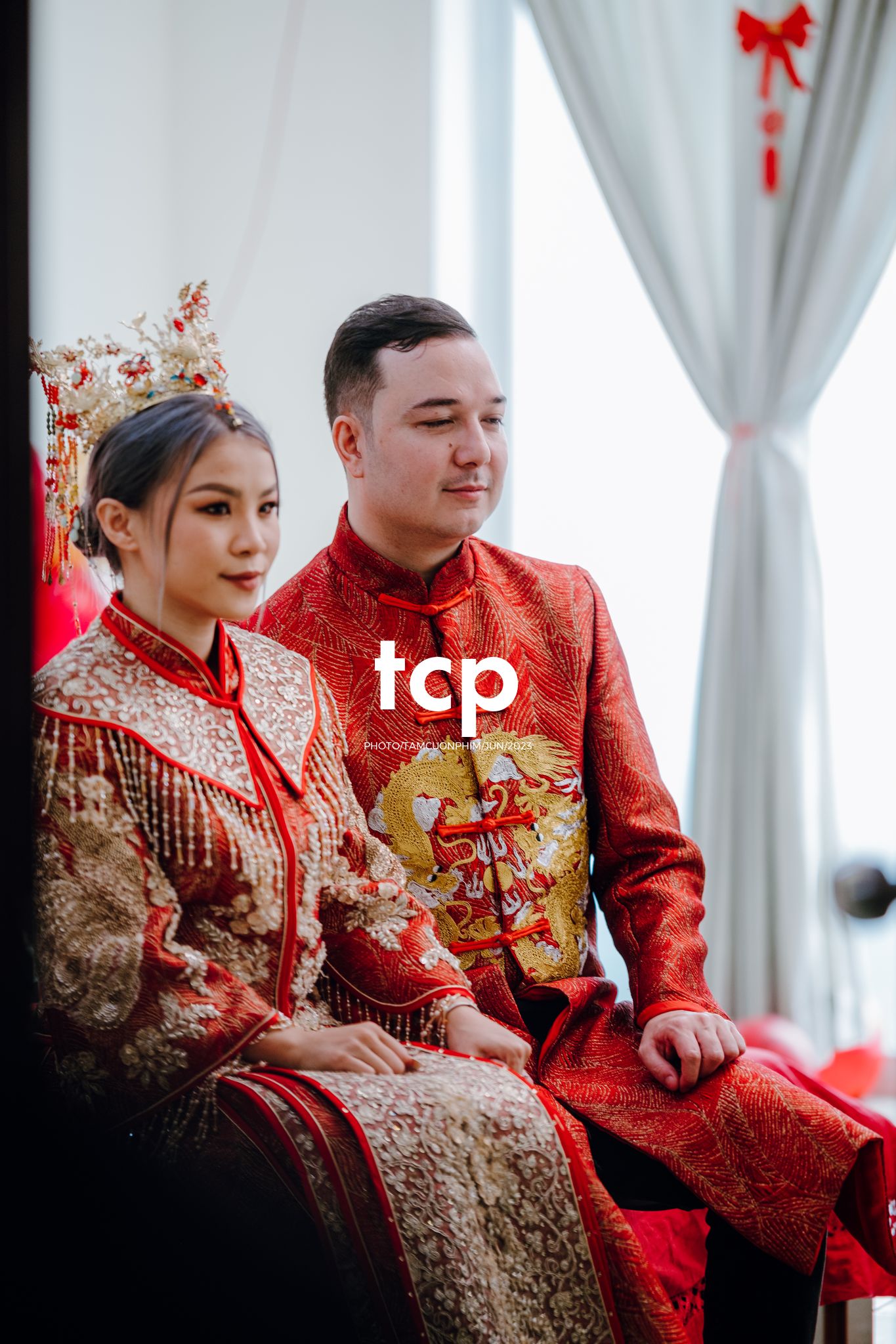 Tám Cuộn Phim - Khi tình yêu vượt biên giới khoác lên mình bộ hỷ phục cực phẩm