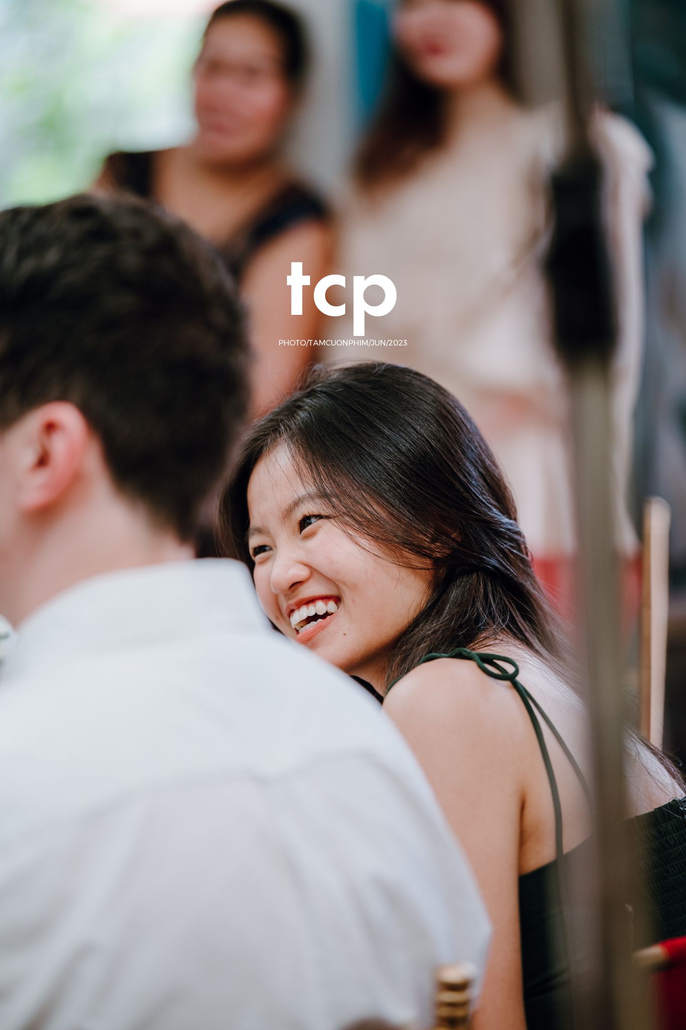 Tám Cuộn Phim - Khi tình yêu vượt biên giới khoác lên mình bộ hỷ phục cực phẩm