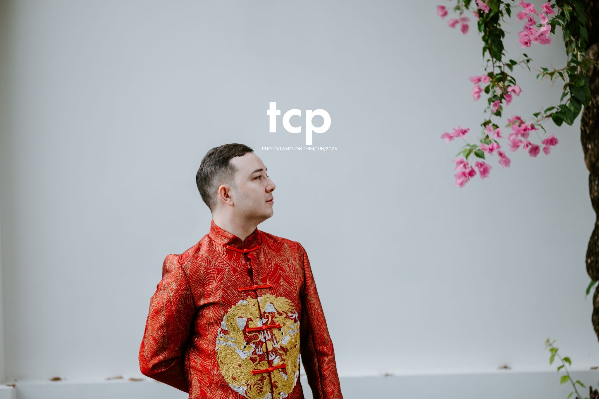 Tám Cuộn Phim - Khi tình yêu vượt biên giới khoác lên mình bộ hỷ phục cực phẩm