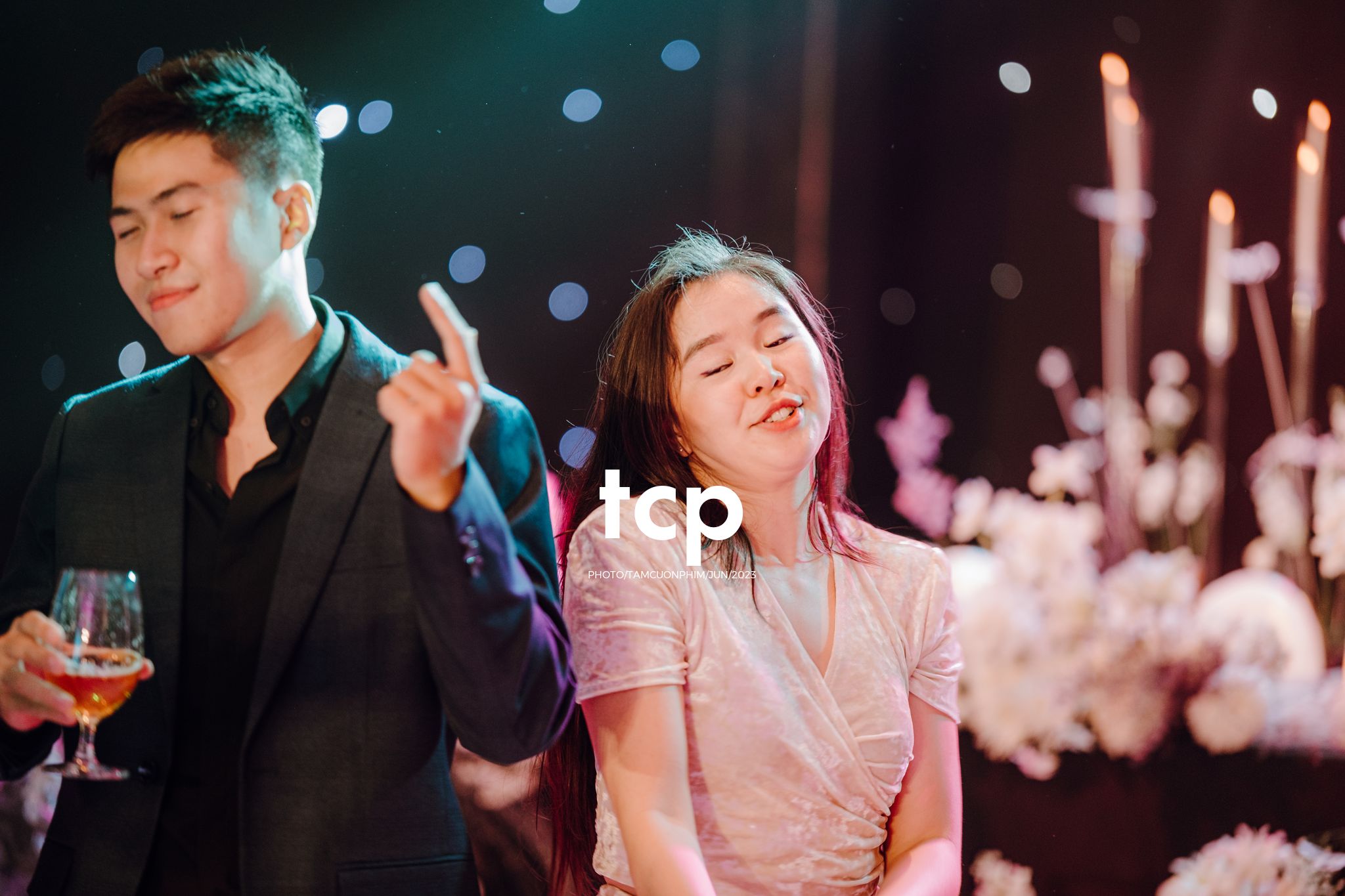 Tám Cuộn Phim - Khi cô dâu chú rể cũng là những "cây hài" chính hiệu!