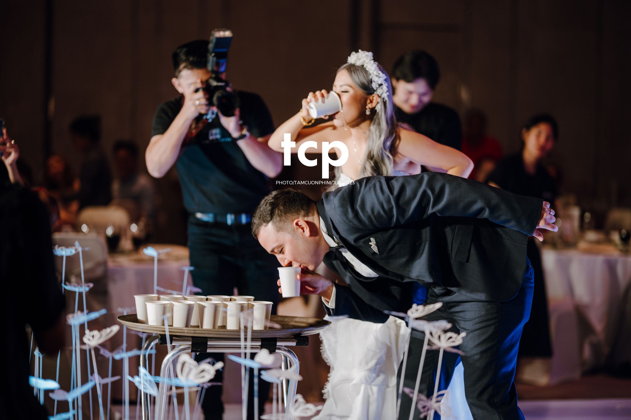 Tám Cuộn Phim - Khi cô dâu chú rể cũng là những "cây hài" chính hiệu!