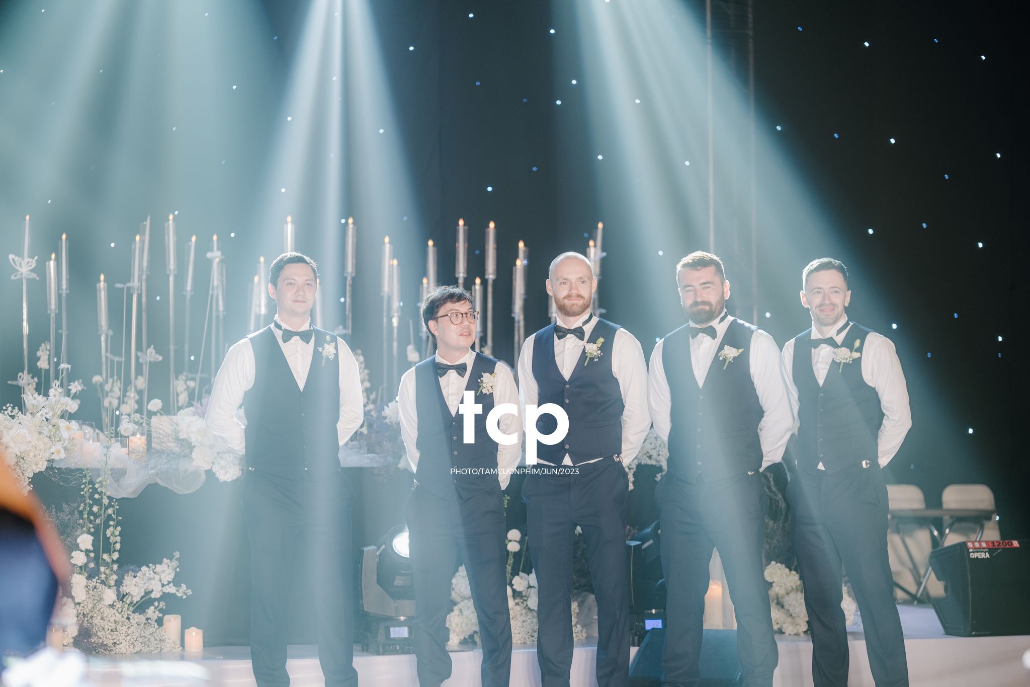 Tám Cuộn Phim - Khi cô dâu chú rể cũng là những "cây hài" chính hiệu!