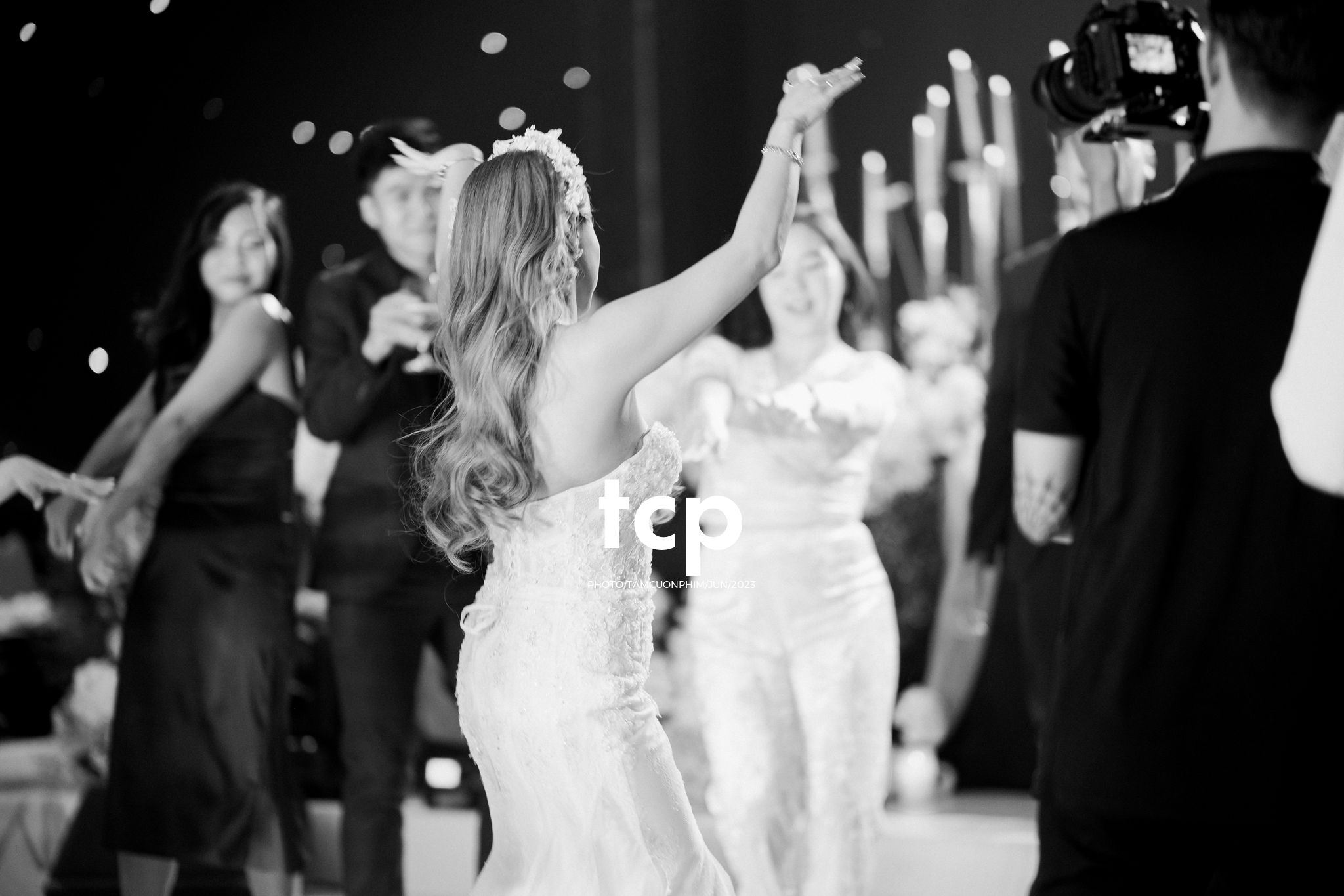 Tám Cuộn Phim - Khi cô dâu chú rể cũng là những "cây hài" chính hiệu!