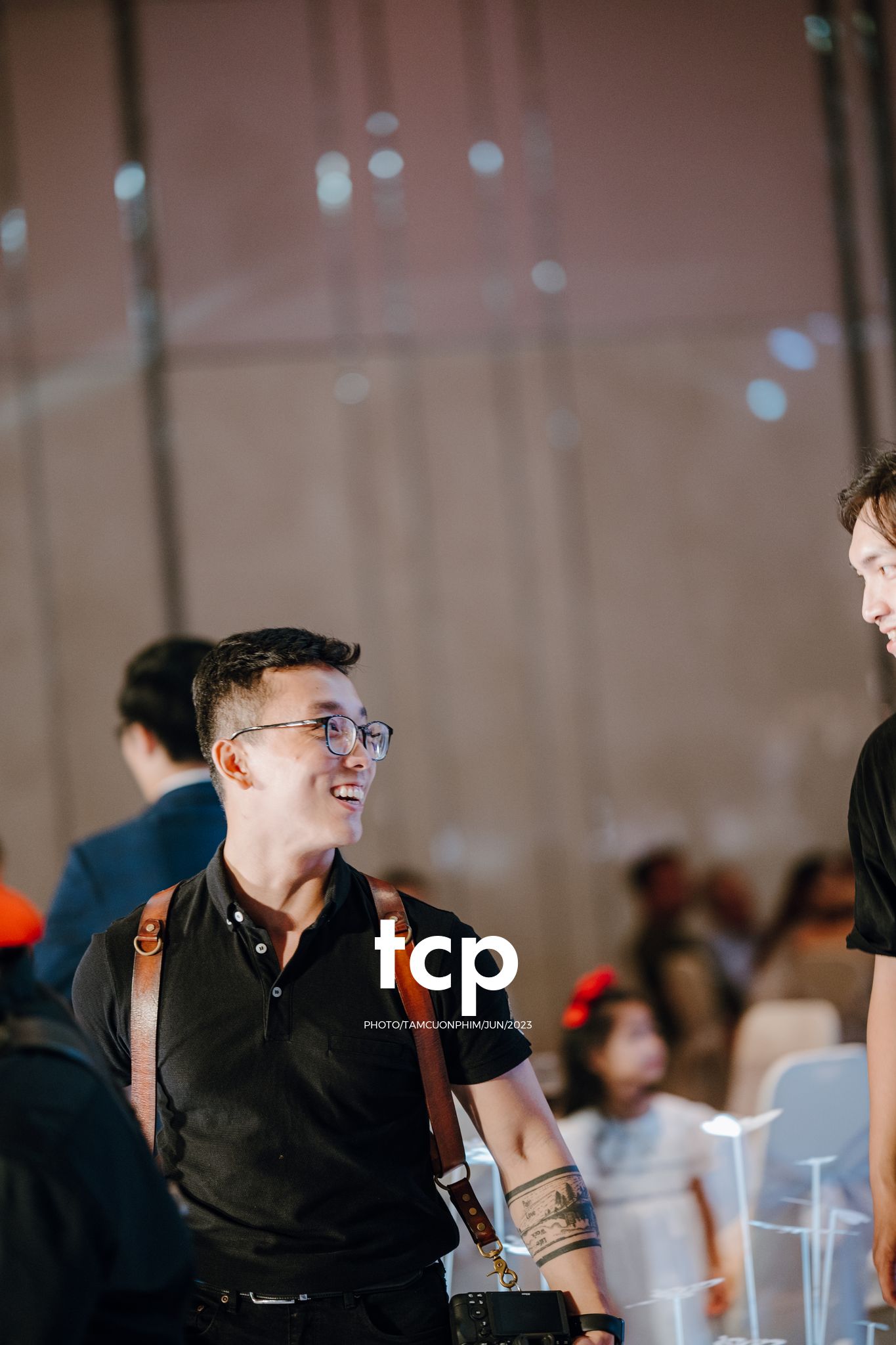 Tám Cuộn Phim - Khi cô dâu chú rể cũng là những "cây hài" chính hiệu!