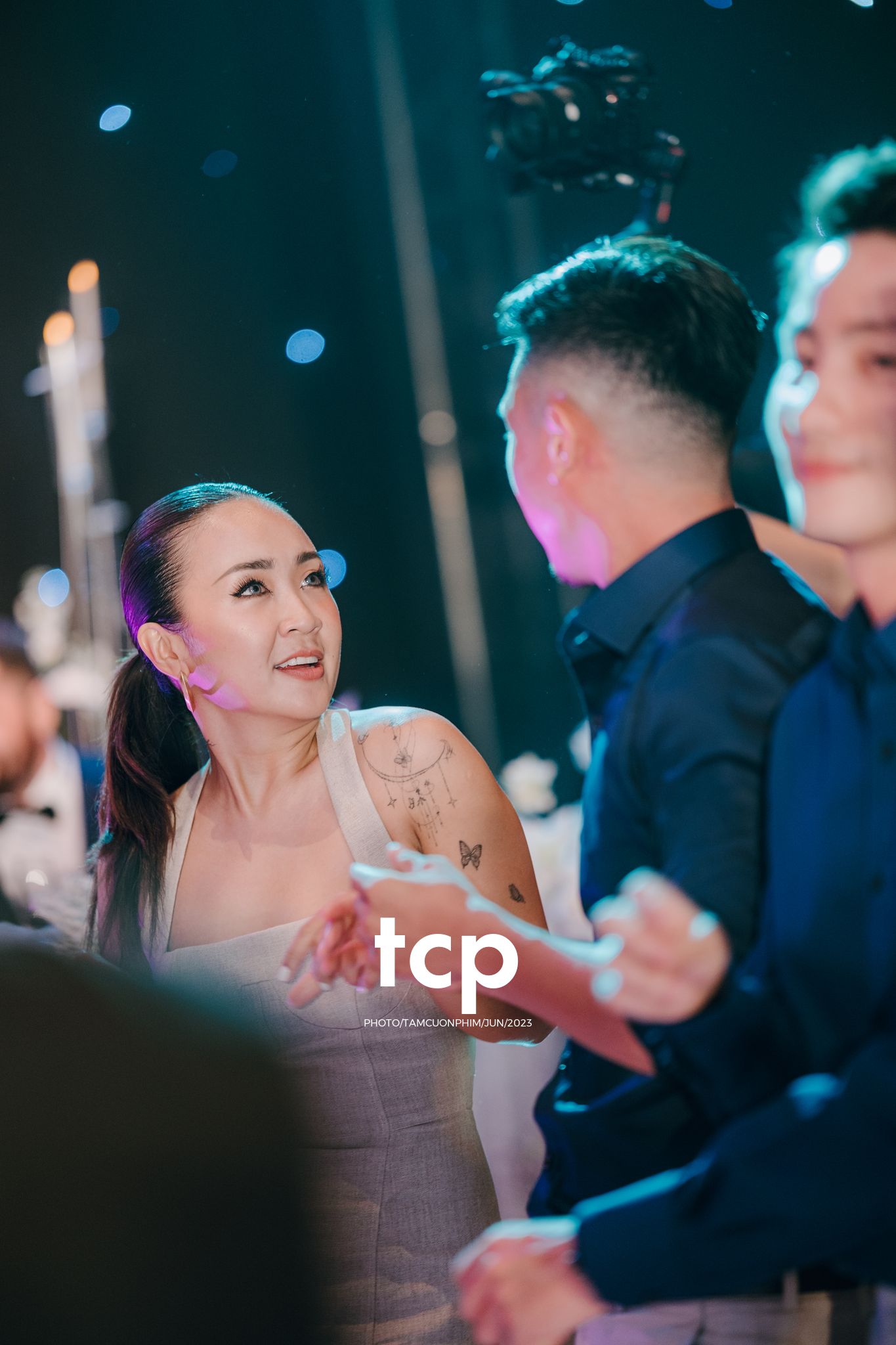 Tám Cuộn Phim - Khi cô dâu chú rể cũng là những "cây hài" chính hiệu!