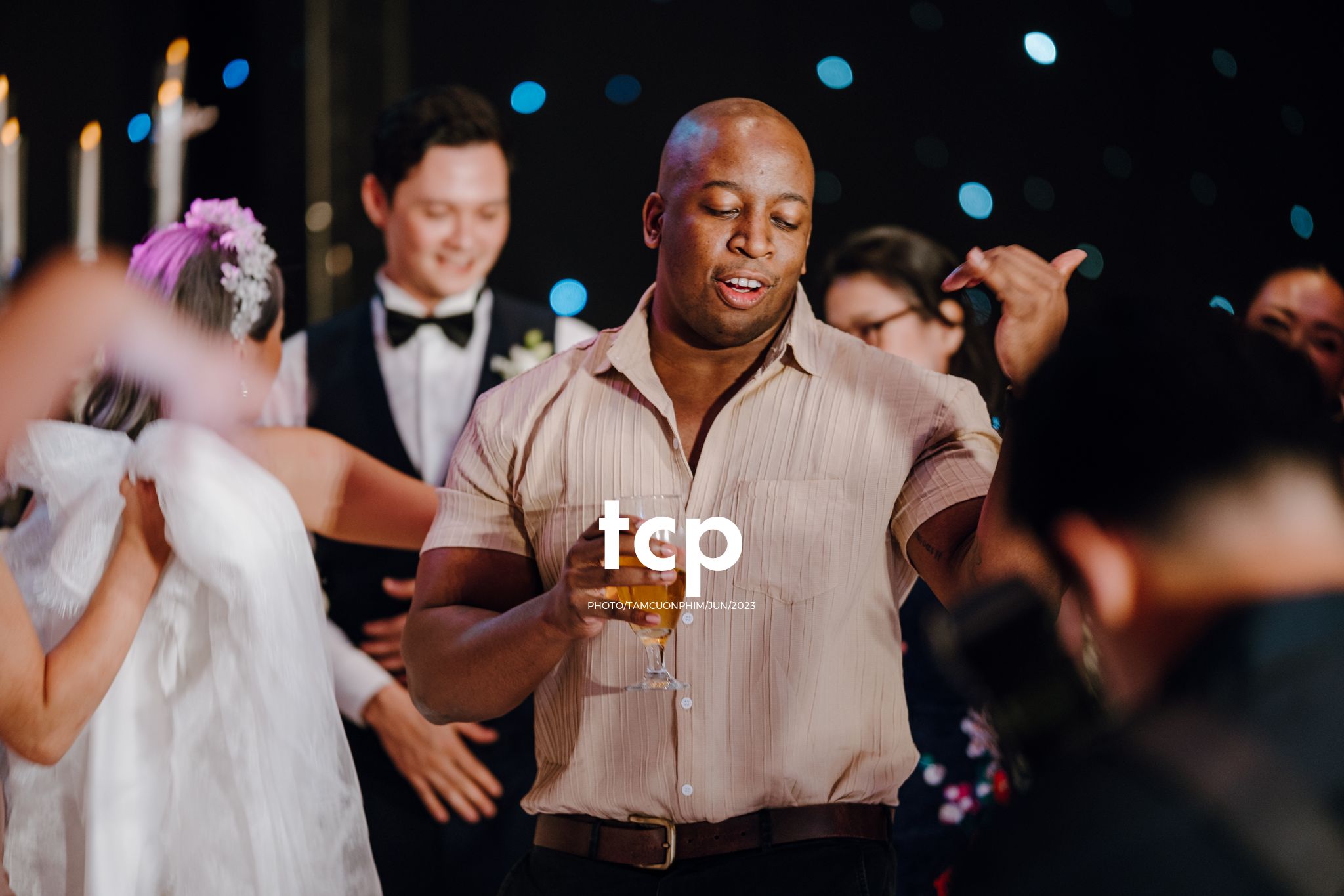 Tám Cuộn Phim - Khi cô dâu chú rể cũng là những "cây hài" chính hiệu!