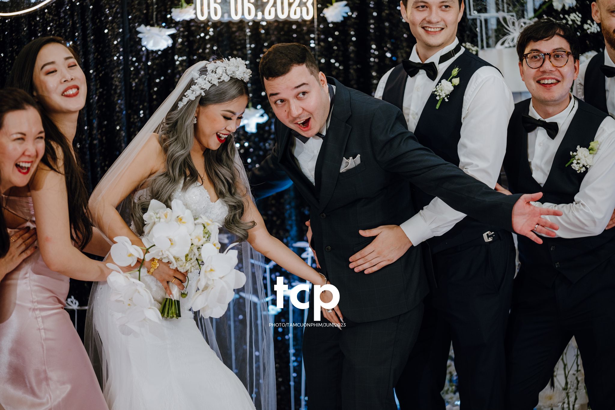 Tám Cuộn Phim - Khi cô dâu chú rể cũng là những "cây hài" chính hiệu!