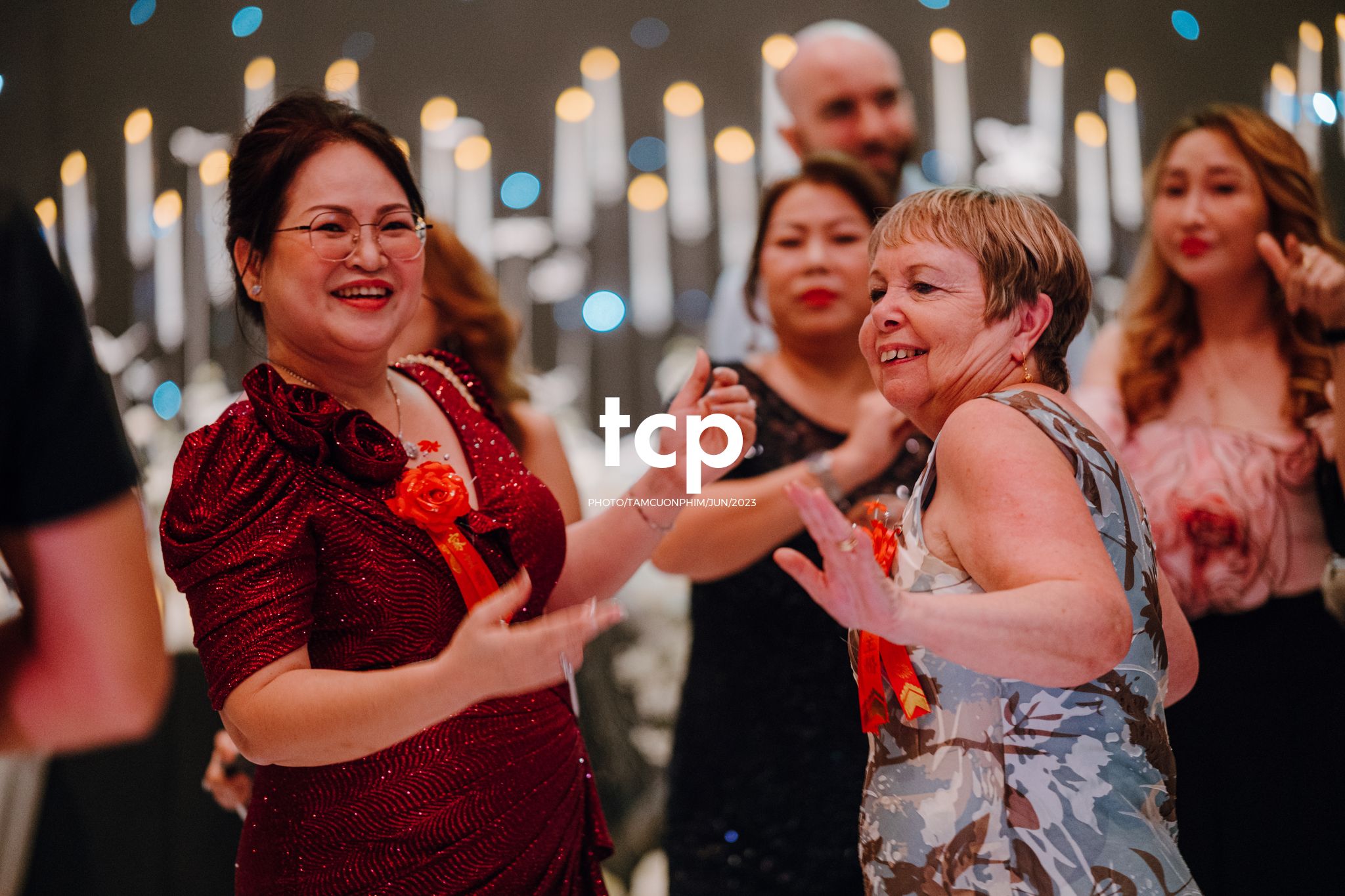 Tám Cuộn Phim - Khi cô dâu chú rể cũng là những "cây hài" chính hiệu!