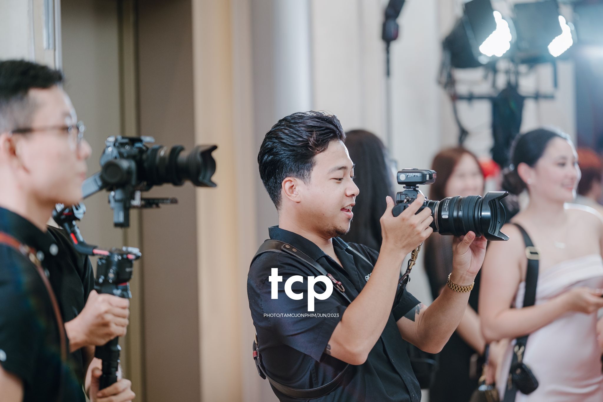 Tám Cuộn Phim - Khi cô dâu chú rể cũng là những "cây hài" chính hiệu!