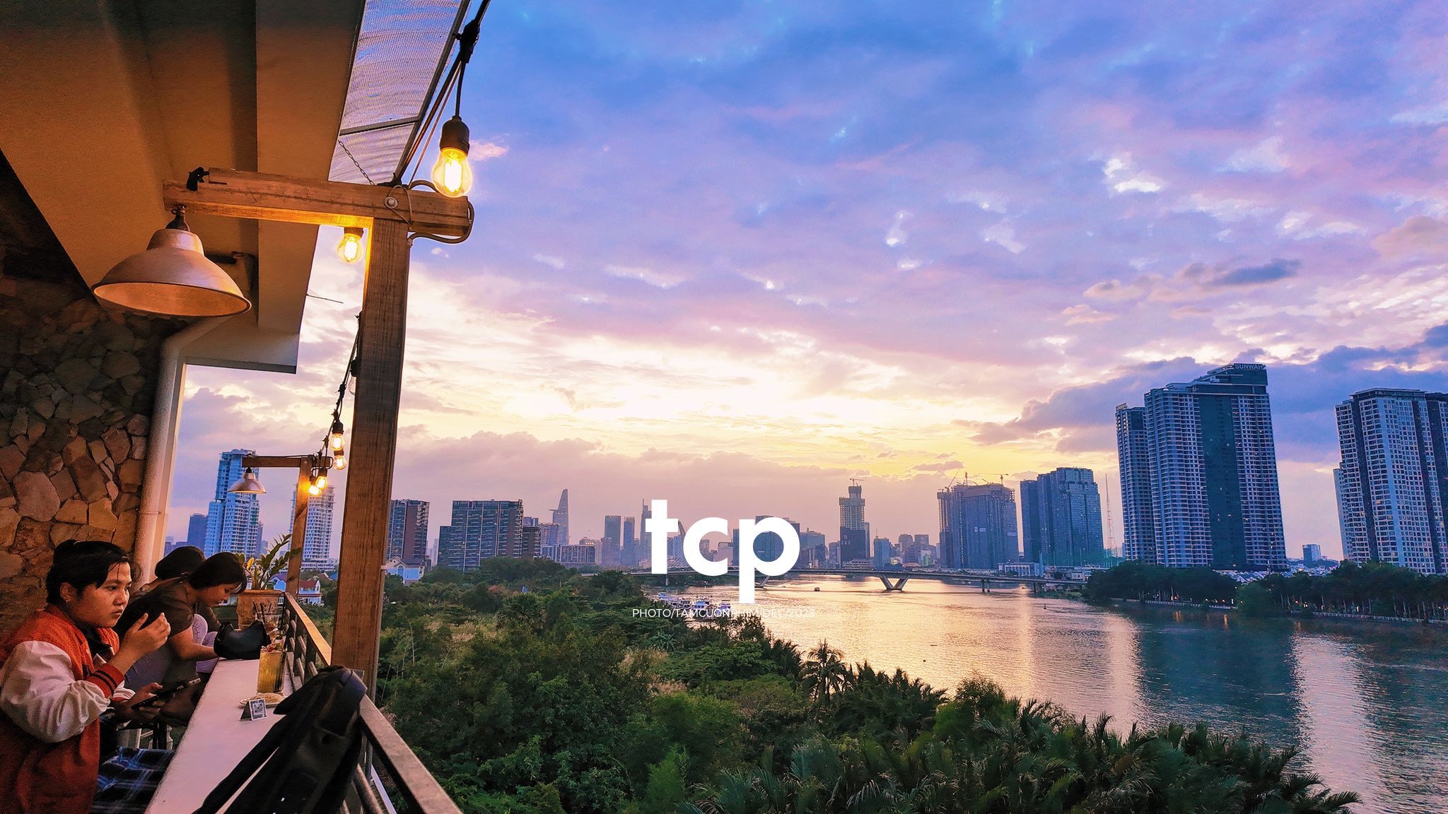 Tám Cuộn Phim - Bạn đã bao giờ tìm một góc bình yên giữa lòng thành phố chưa?