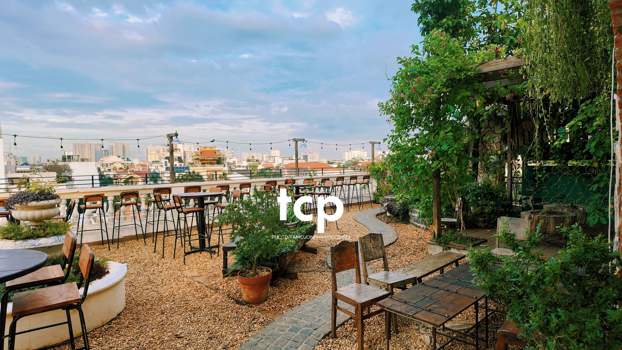 Tám Cuộn Phim - Bạn đã bao giờ tìm một góc bình yên giữa lòng thành phố chưa?