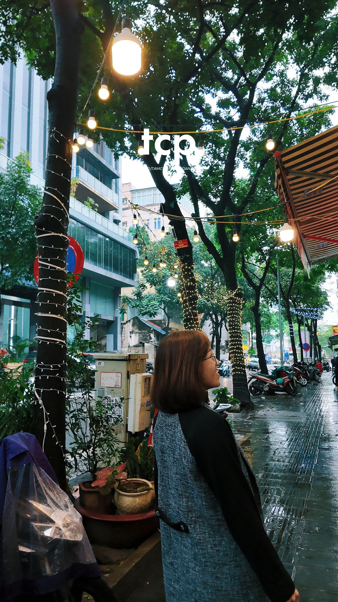 Tám Cuộn Phim - Có ai lại không nghiện cái cảm giác la cà phố xá những chiều mưa như thế này không?