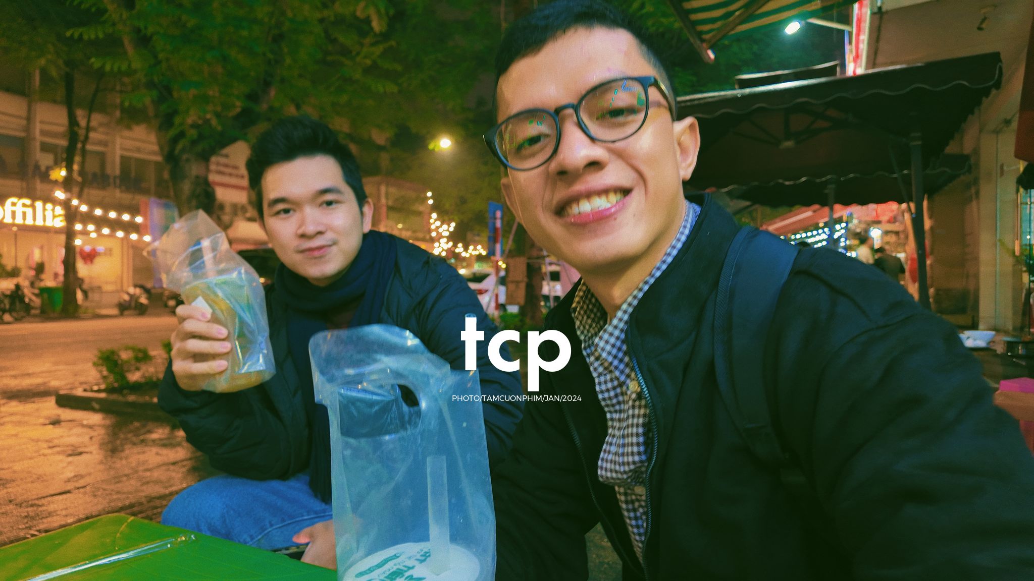 Tám Cuộn Phim - Có ai lại không nghiện cái cảm giác la cà phố xá những chiều mưa như thế này không?