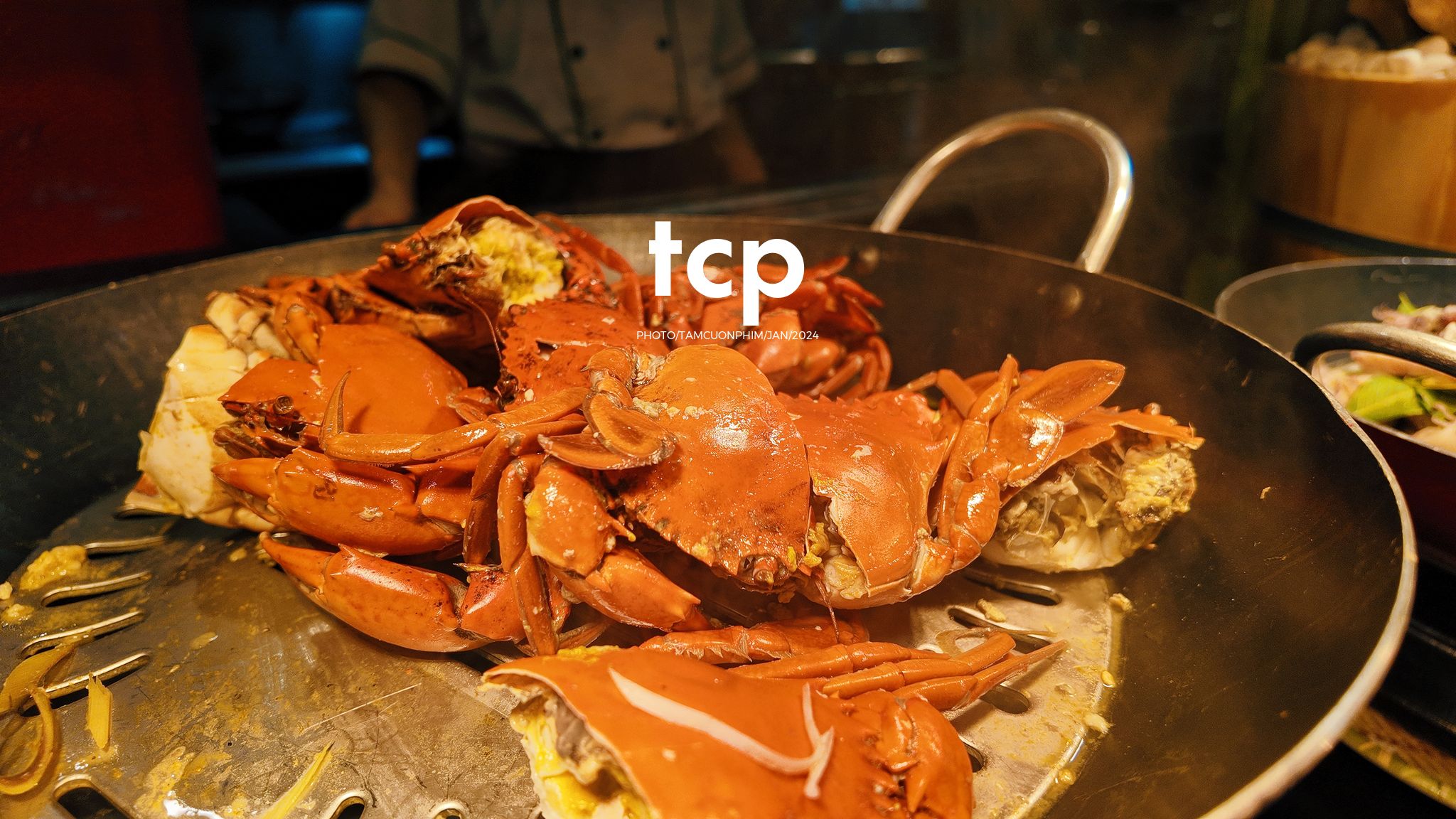 Tám Cuộn Phim - Có ai lại không nghiện cái cảm giác la cà phố xá những chiều mưa như thế này không?