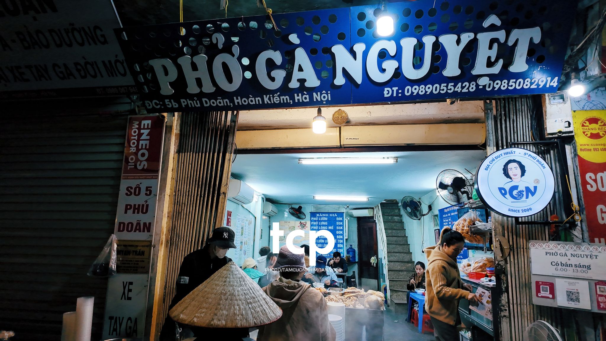 Tám Cuộn Phim - Có ai lại không nghiện cái cảm giác la cà phố xá những chiều mưa như thế này không?