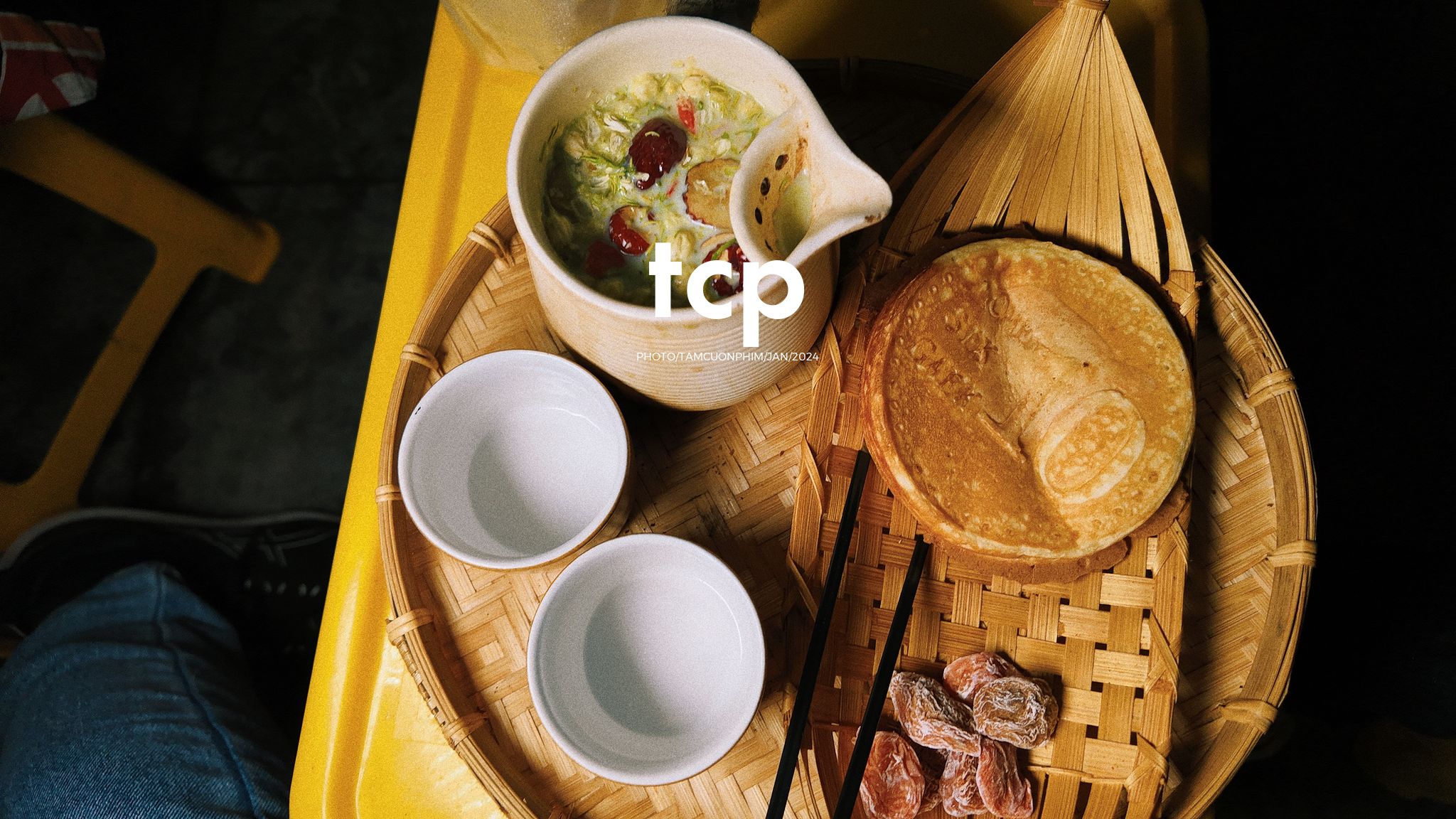 Tám Cuộn Phim - Có ai lại không nghiện cái cảm giác la cà phố xá những chiều mưa như thế này không?