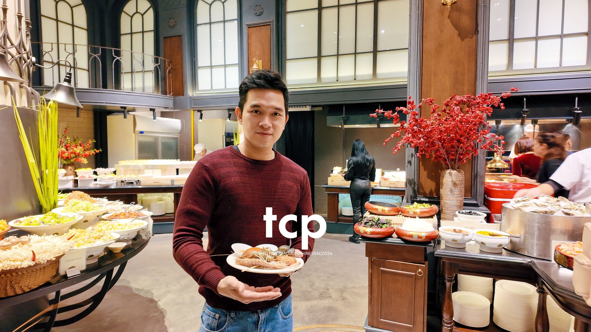 Tám Cuộn Phim - Có ai lại không nghiện cái cảm giác la cà phố xá những chiều mưa như thế này không?