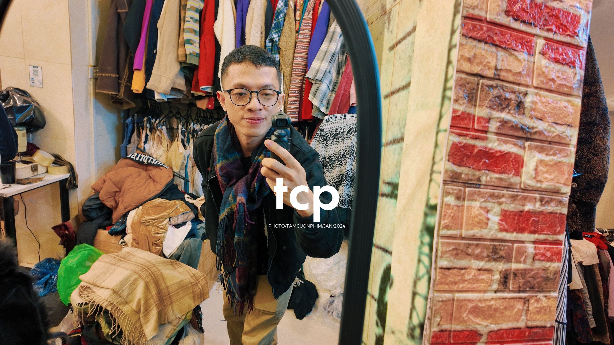 Tám Cuộn Phim - Có ai lại không nghiện cái cảm giác la cà phố xá những chiều mưa như thế này không?