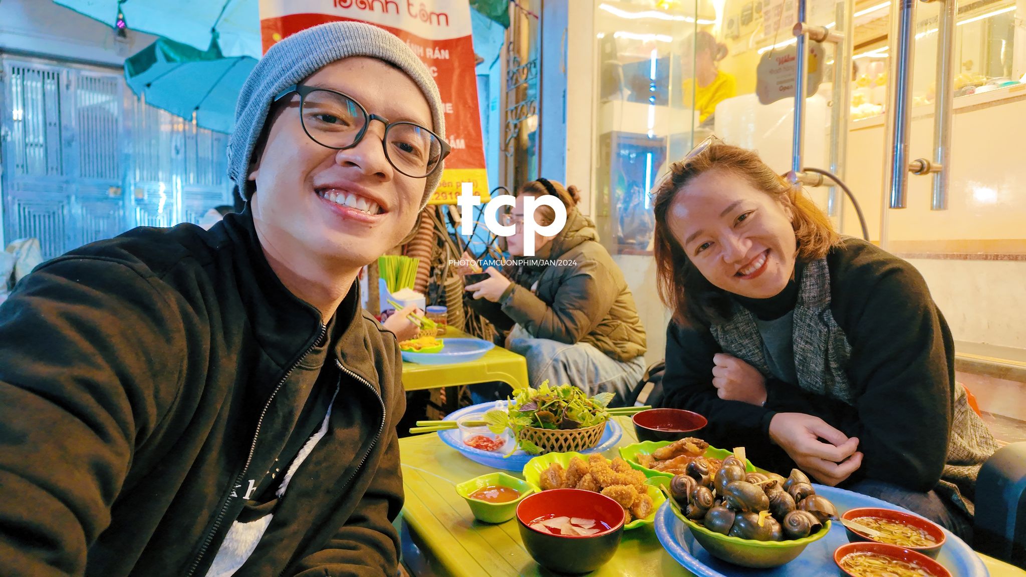 Tám Cuộn Phim - Có ai lại không nghiện cái cảm giác la cà phố xá những chiều mưa như thế này không?