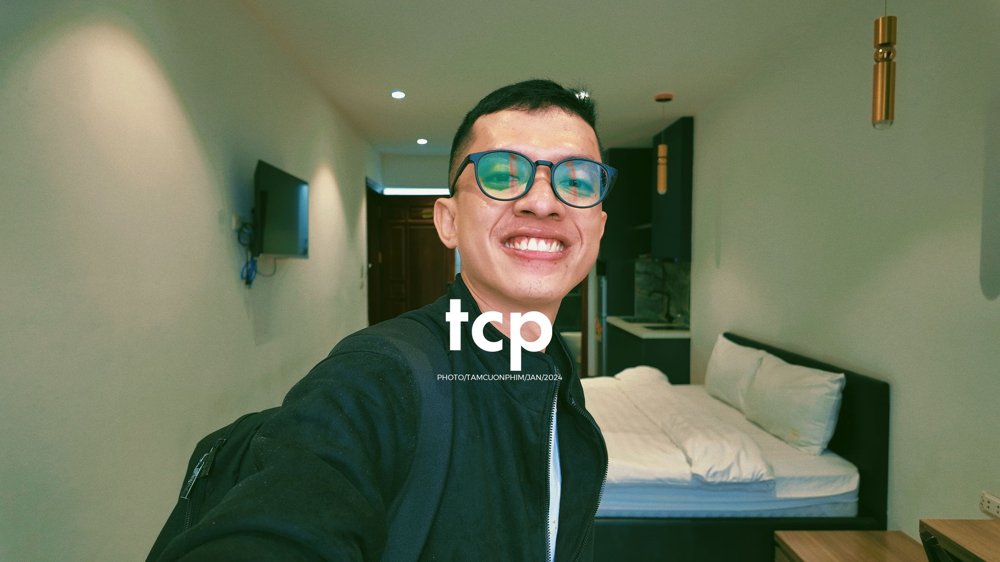 Tám Cuộn Phim - Có ai lại không nghiện cái cảm giác la cà phố xá những chiều mưa như thế này không?