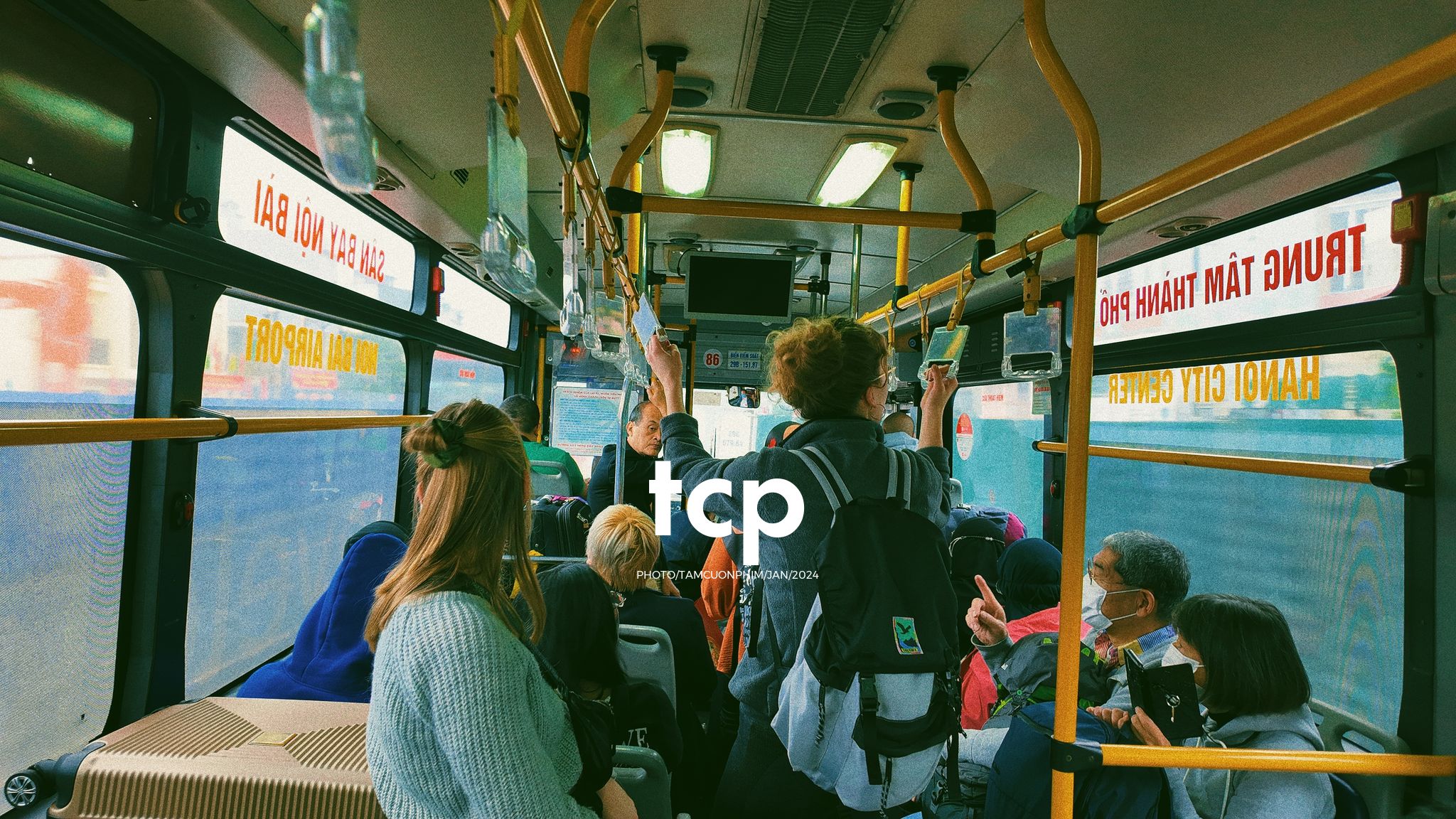 Tám Cuộn Phim - Có ai lại không nghiện cái cảm giác la cà phố xá những chiều mưa như thế này không?