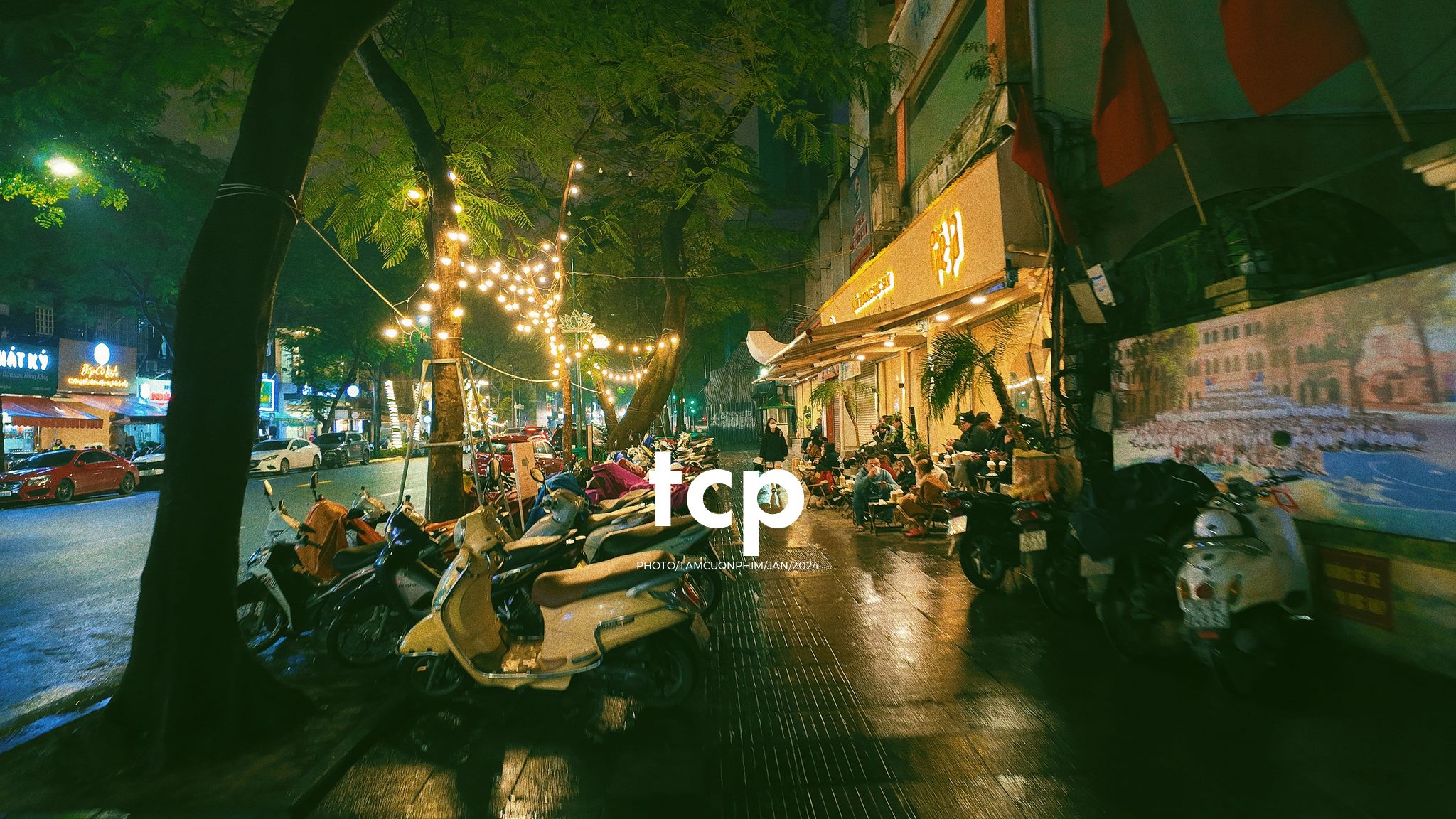 Tám Cuộn Phim - Có ai lại không nghiện cái cảm giác la cà phố xá những chiều mưa như thế này không?