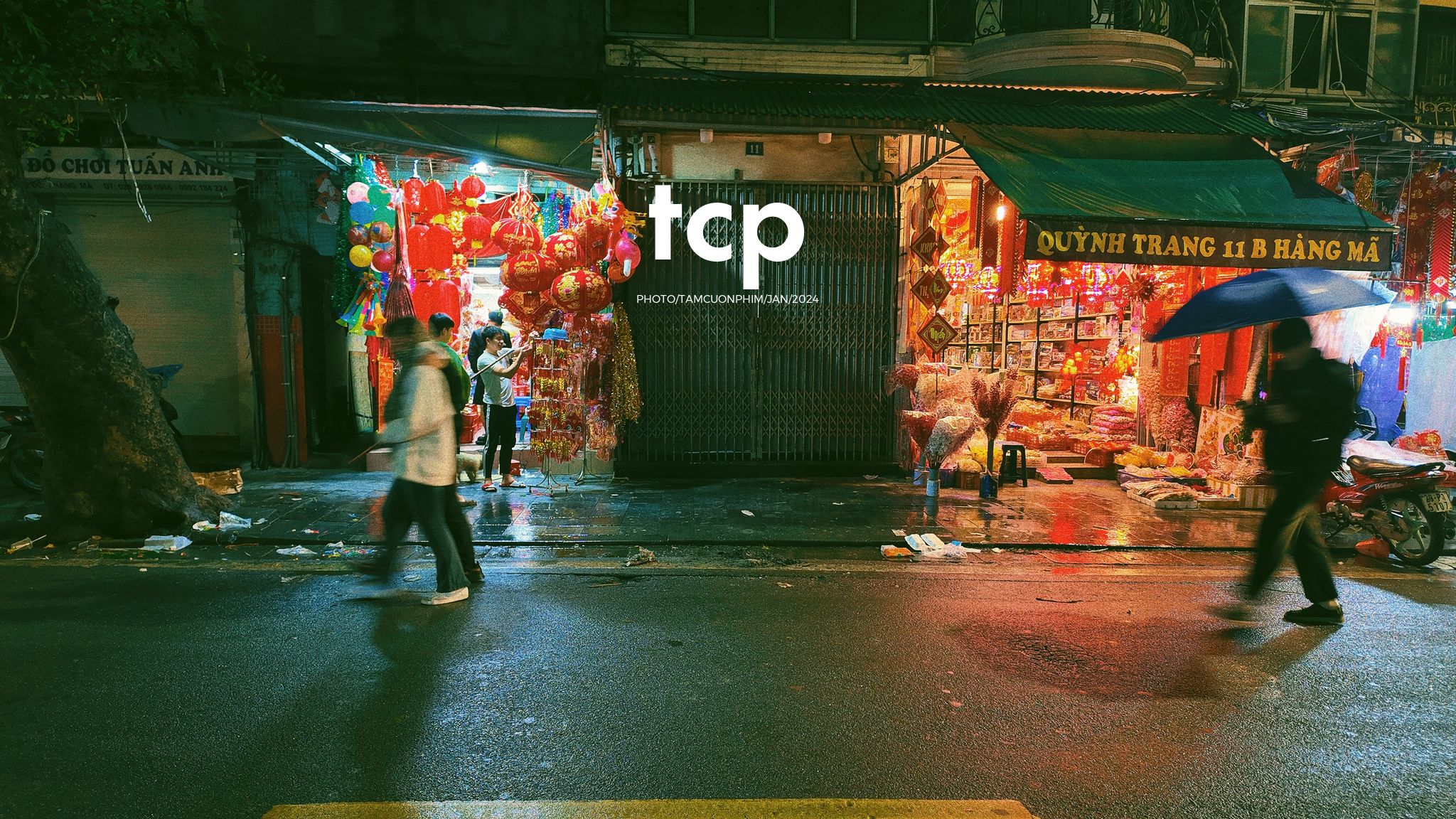 Tám Cuộn Phim - Có ai lại không nghiện cái cảm giác la cà phố xá những chiều mưa như thế này không?