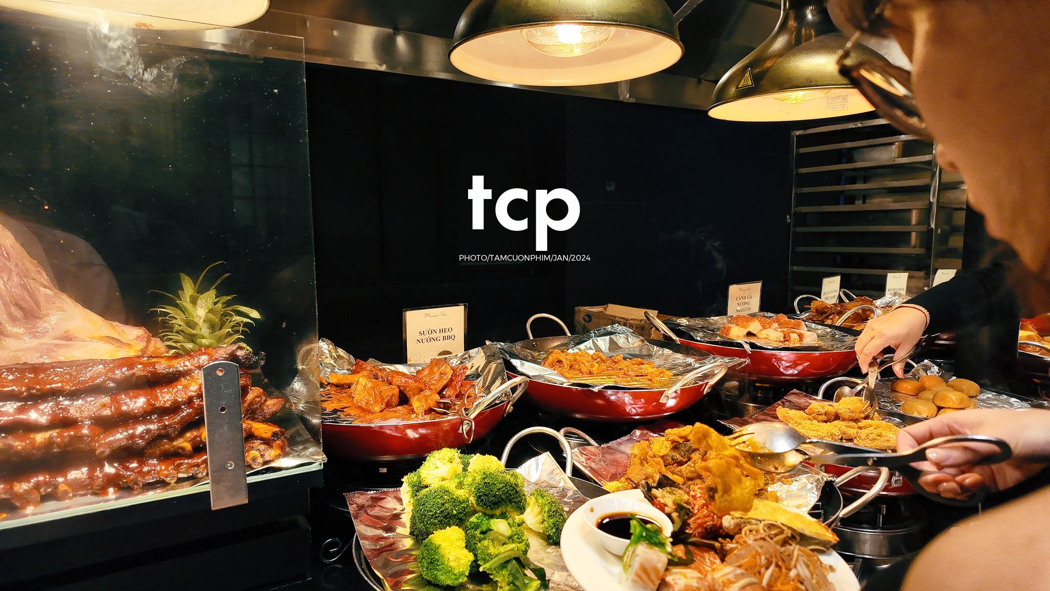 Tám Cuộn Phim - Có ai lại không nghiện cái cảm giác la cà phố xá những chiều mưa như thế này không?