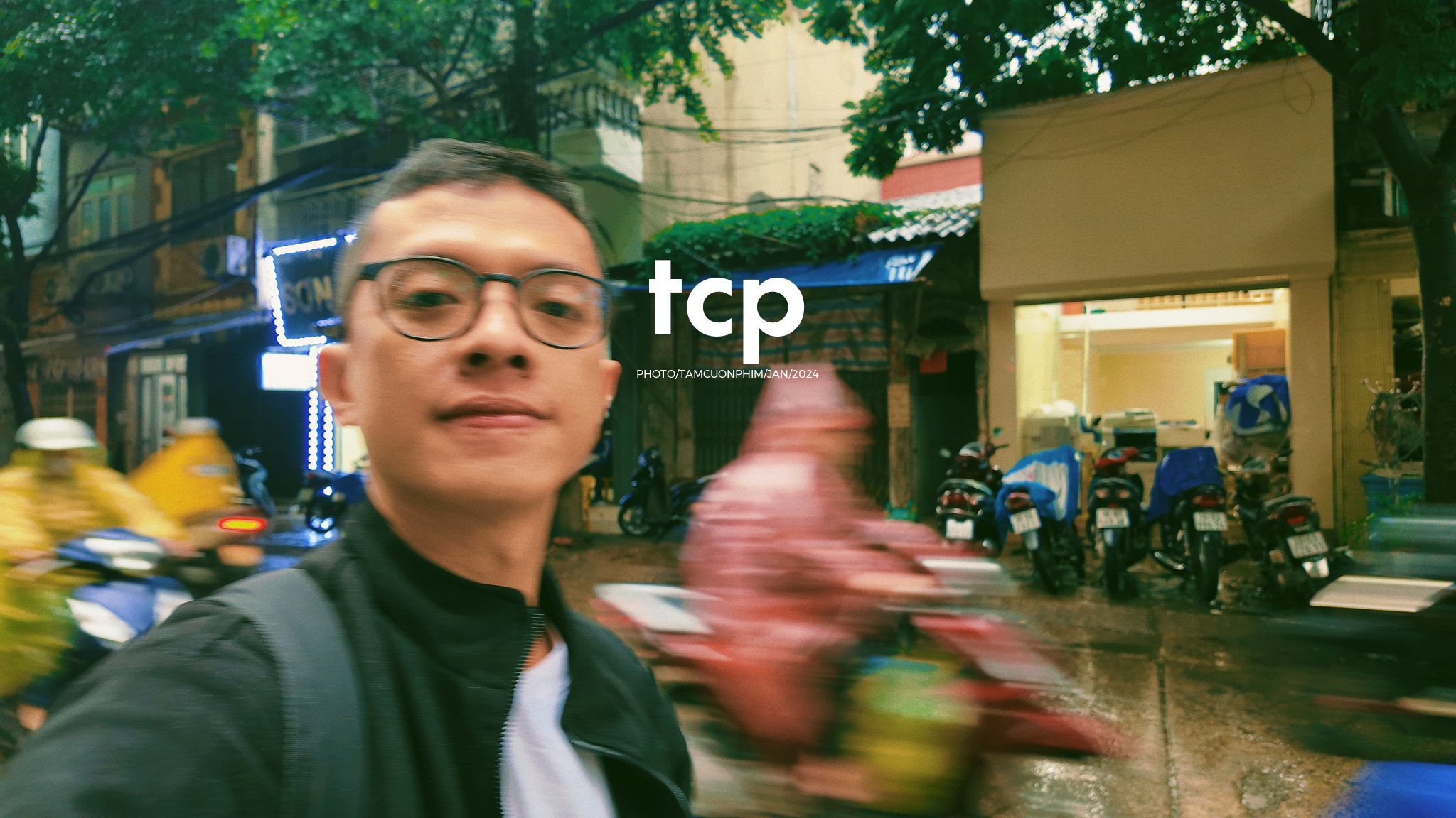 Tám Cuộn Phim - Có ai lại không nghiện cái cảm giác la cà phố xá những chiều mưa như thế này không?