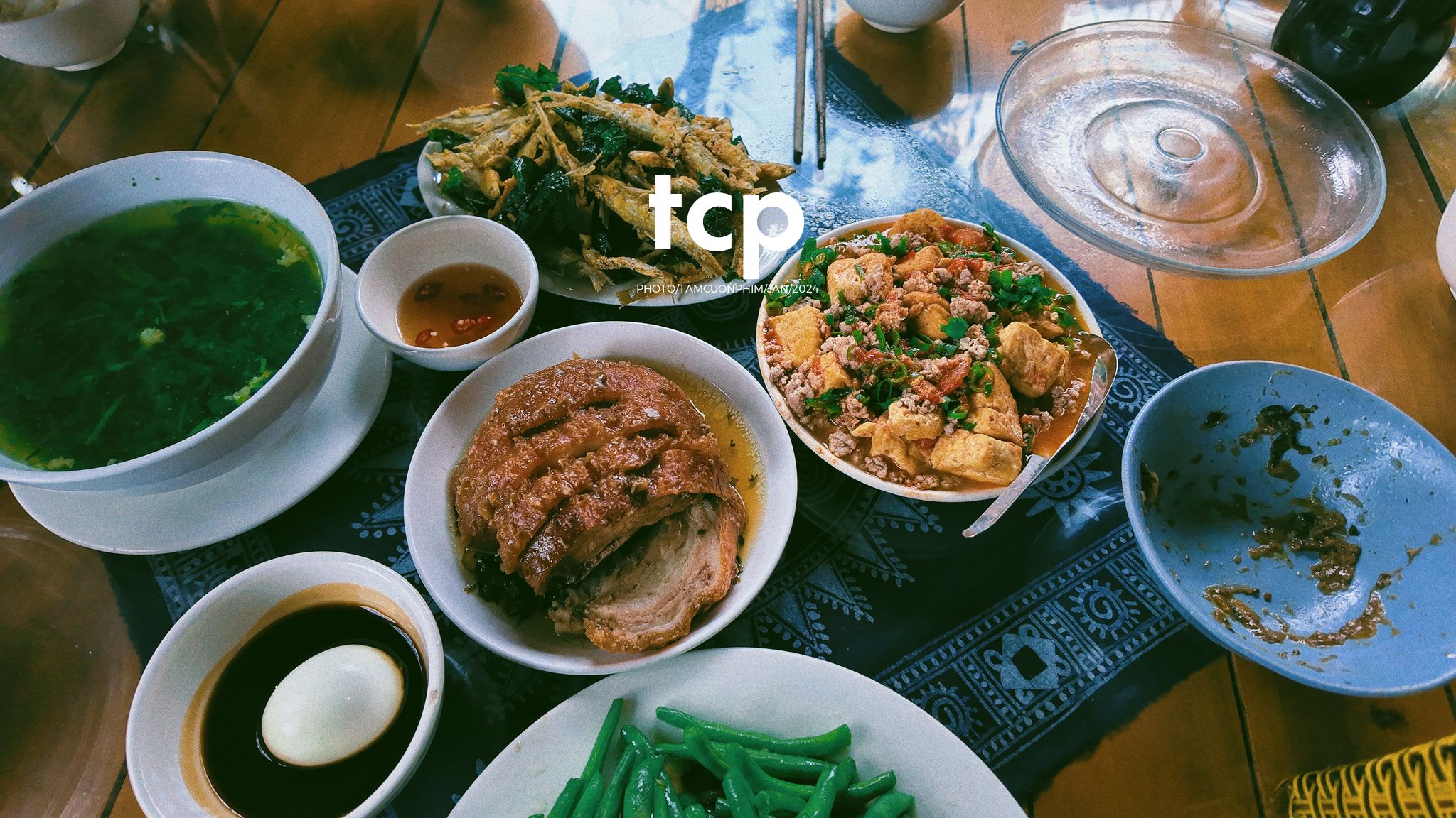 Tám Cuộn Phim - Ai mà chẳng nhớ những ngày rong ruổi trên đèo cao?