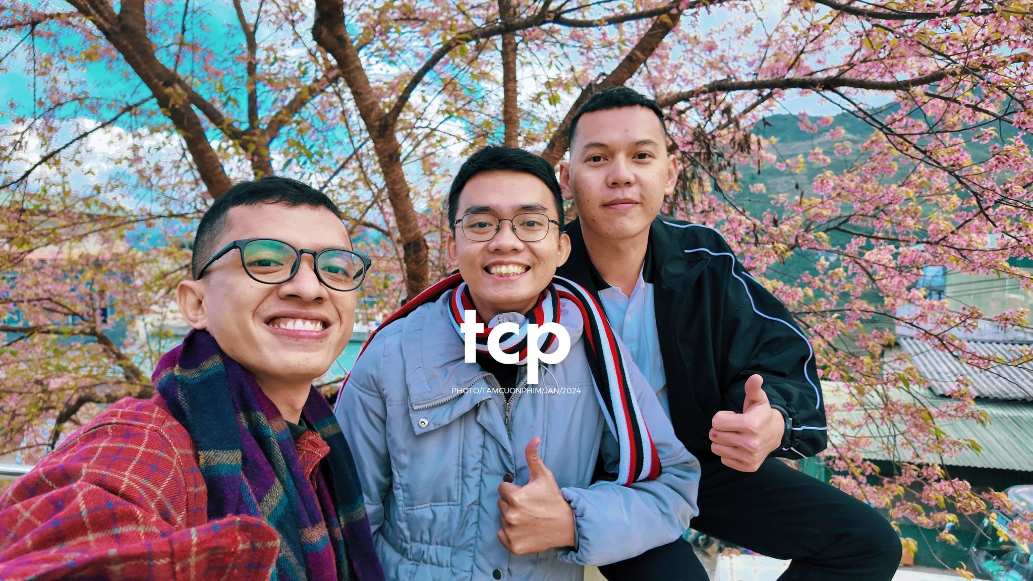 Tám Cuộn Phim - Ai mà chẳng nhớ những ngày rong ruổi trên đèo cao?