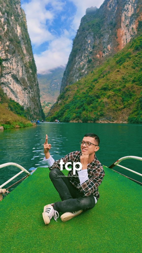 Tám Cuộn Phim - Ai mà chẳng nhớ những ngày rong ruổi trên đèo cao?