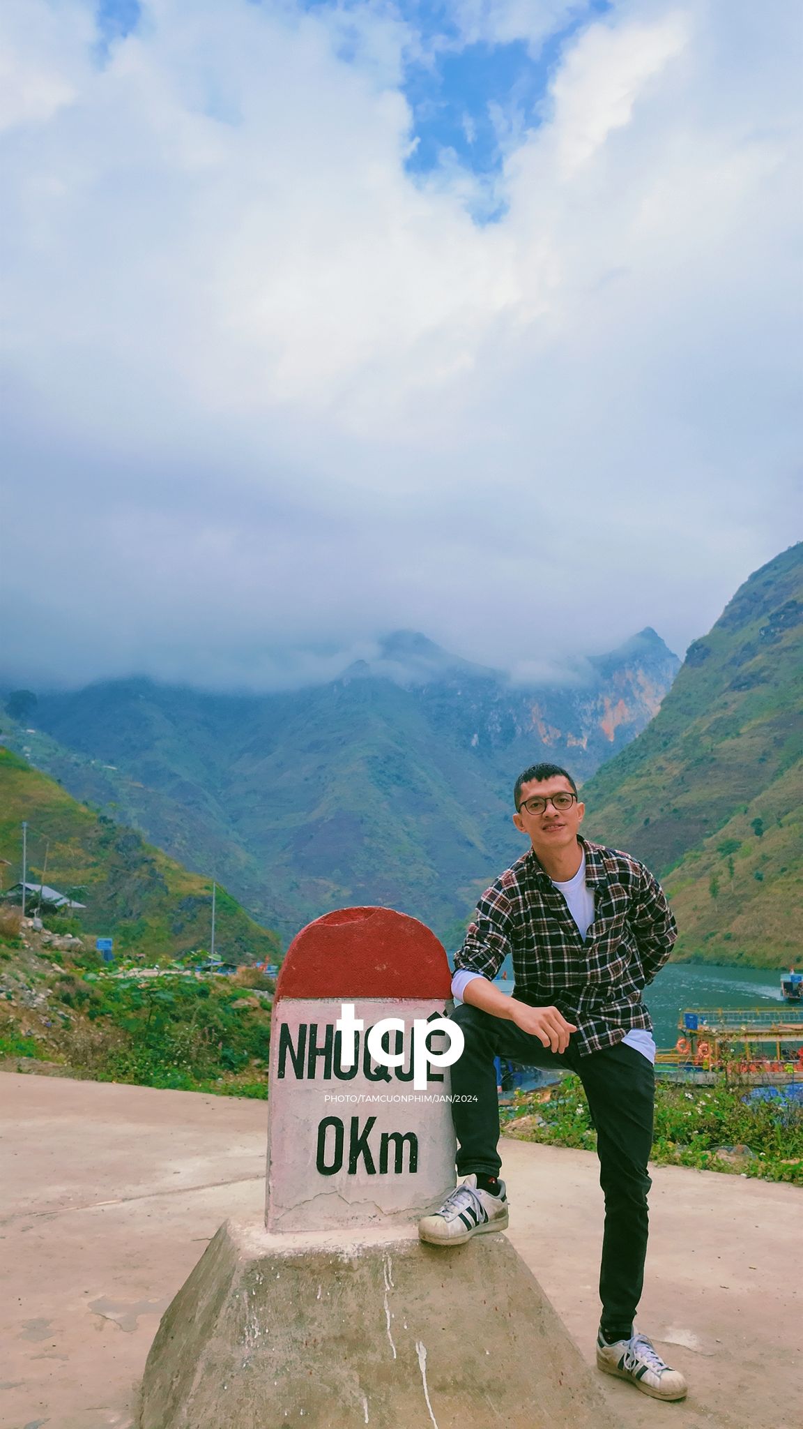 Tám Cuộn Phim - Ai mà chẳng nhớ những ngày rong ruổi trên đèo cao?