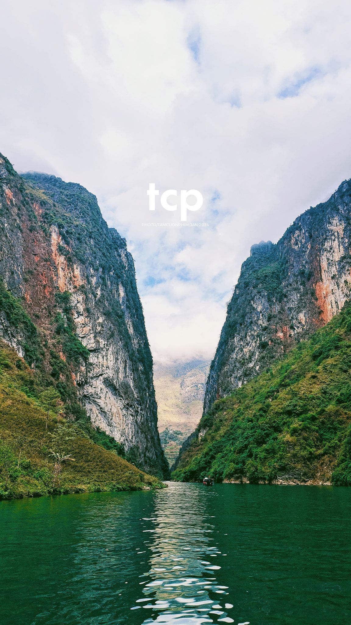 Tám Cuộn Phim - Ai mà chẳng nhớ những ngày rong ruổi trên đèo cao?