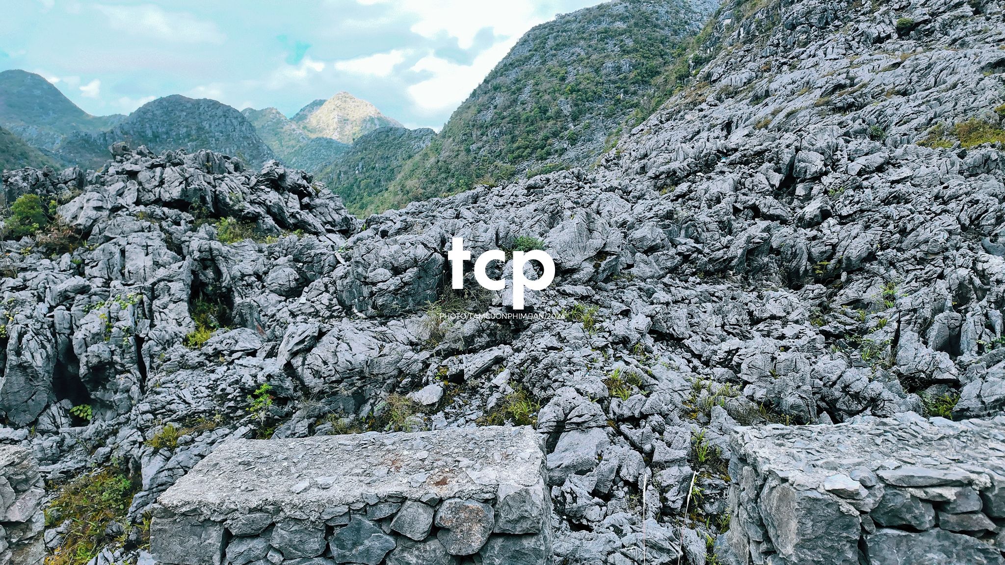 Tám Cuộn Phim - Ai mà chẳng nhớ những ngày rong ruổi trên đèo cao?