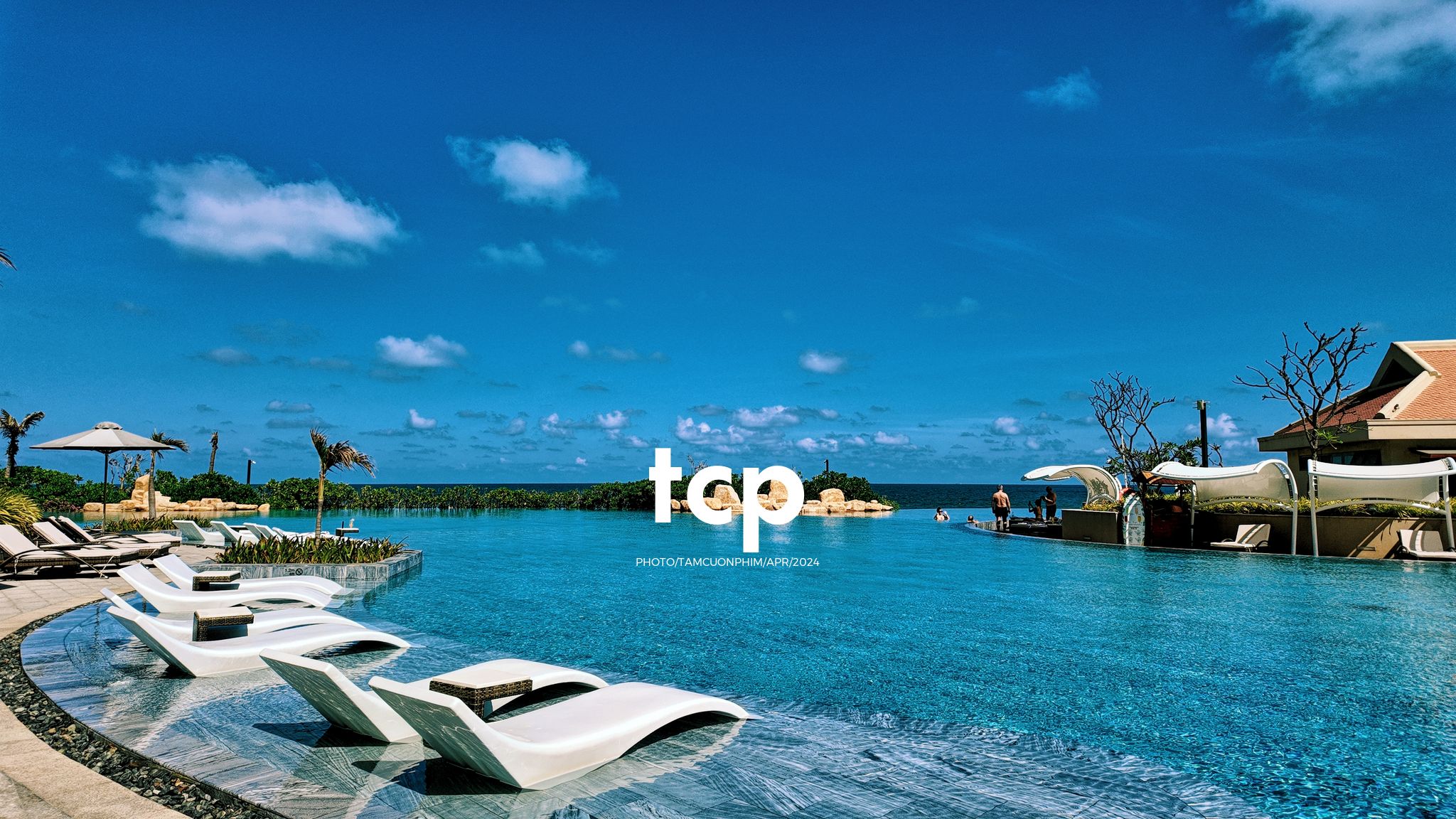 Tám Cuộn Phim - Nắng gió miền biển vắng