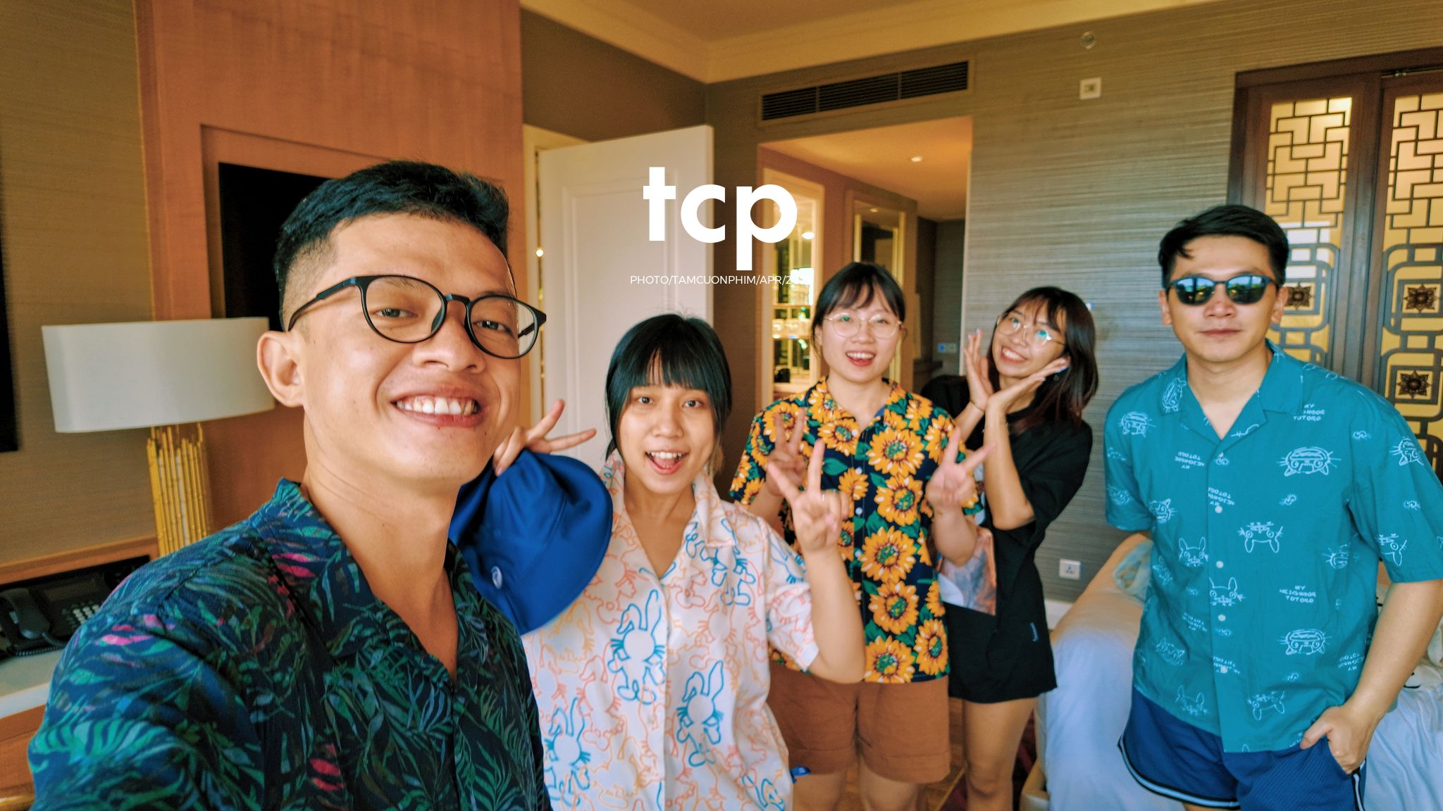 Tám Cuộn Phim - Nắng gió miền biển vắng